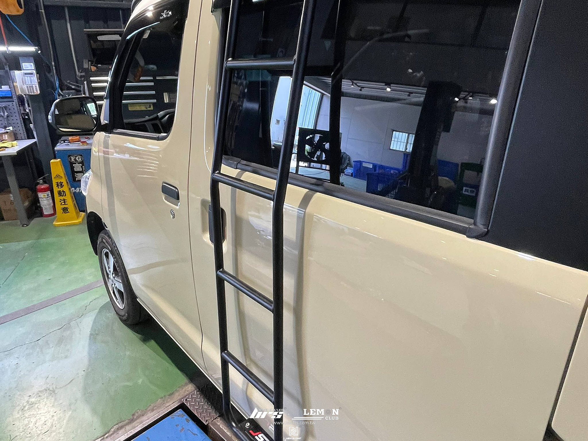 Toyota Town Ace 保養(萊茵機油0W20+原廠機油芯+K&N高流量空氣濾芯)+Townace 專用中門樓梯