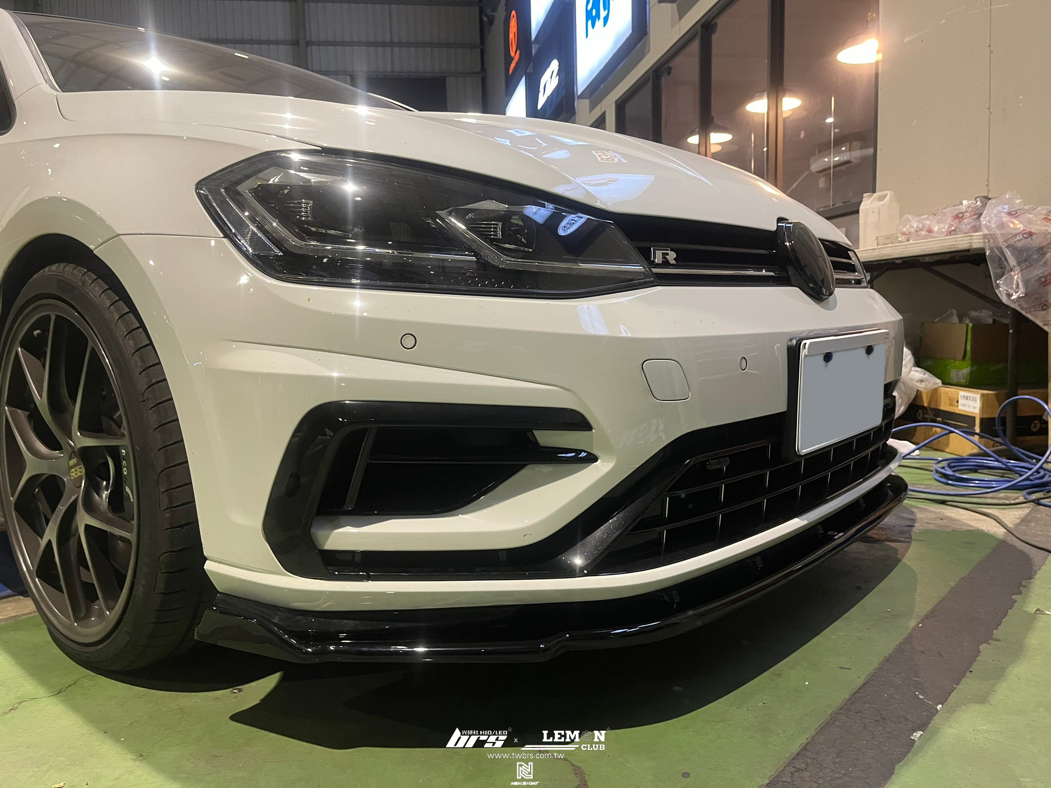 Volkswagen Golf 7.5 R 安裝 MAXTON前下巴