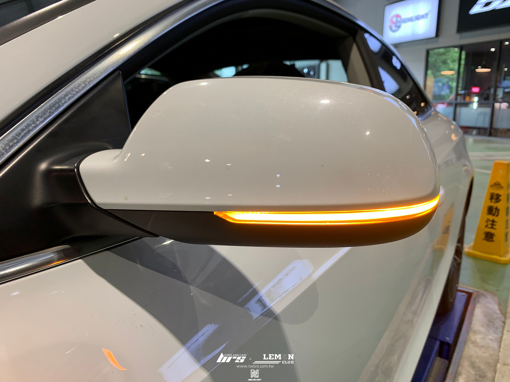 Audi A5 安裝 後視鏡流水方向燈