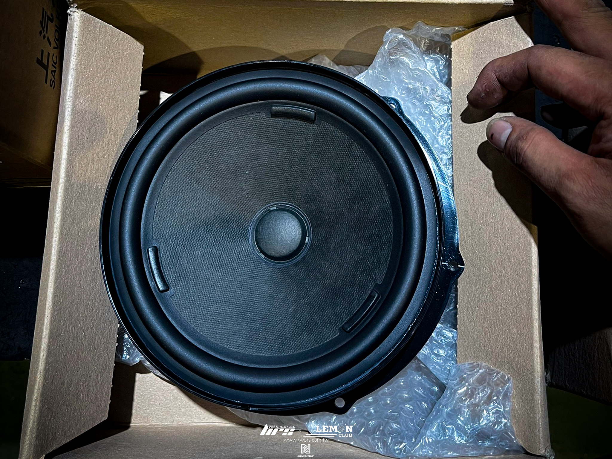 Volkswagen New Tiguan 安裝 原廠四門低音喇叭