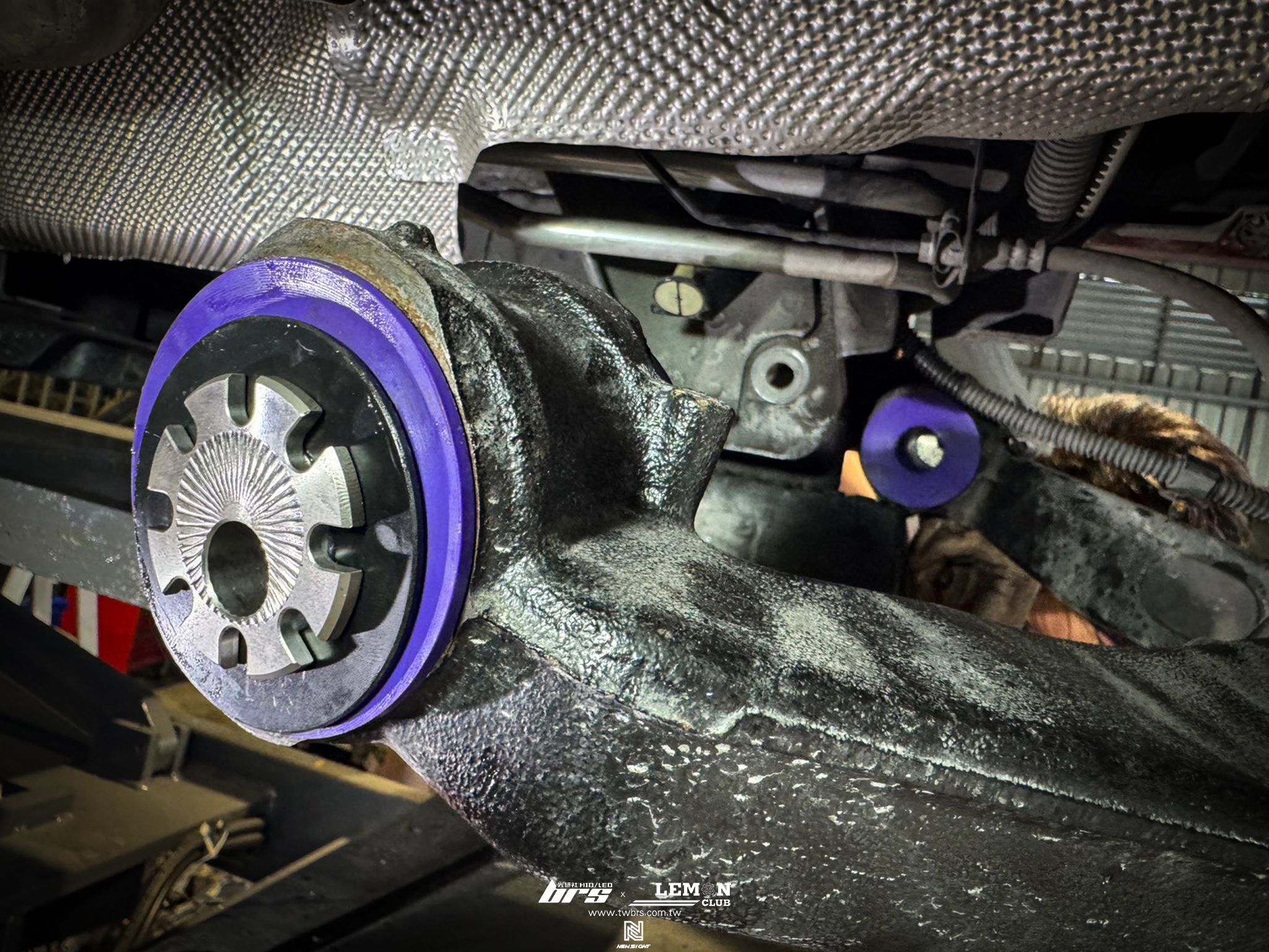 Volkswagen T6.1 安裝 後三角架襯套(內部)+後三角架襯套(外部)+HUNTER 3D電腦四輪定位