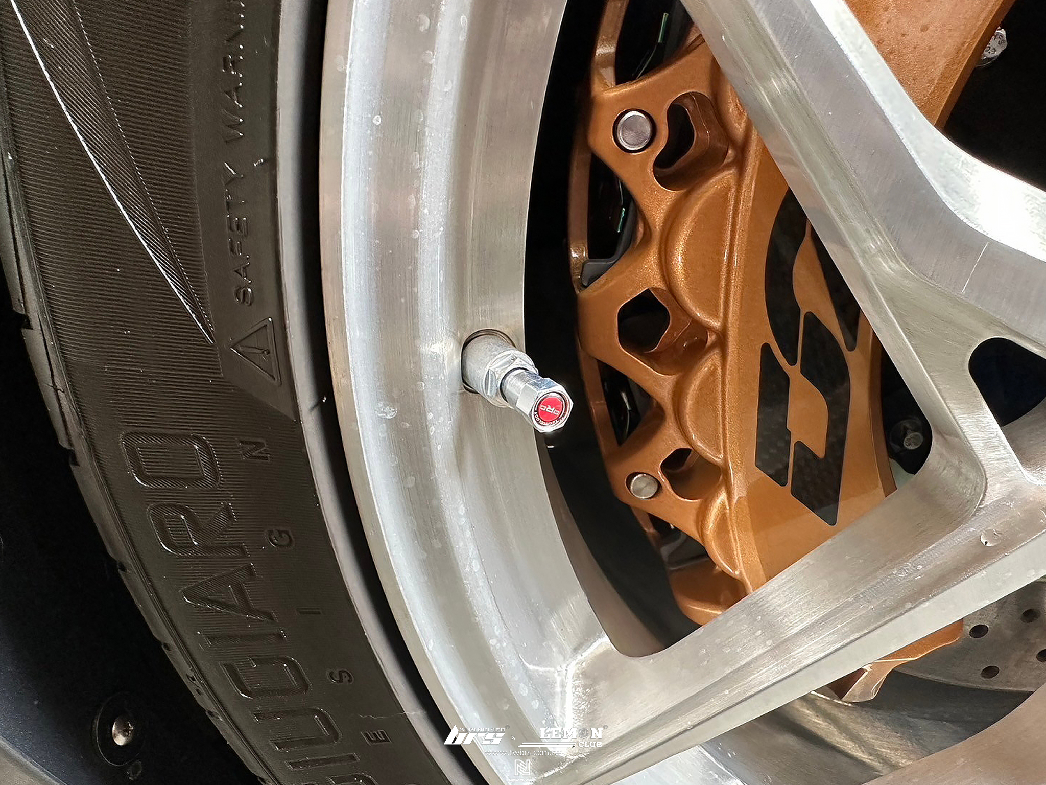 Volkswagen T6 安裝 原廠直接式胎壓(二代胎壓)+ORO金屬氣嘴(銀色)