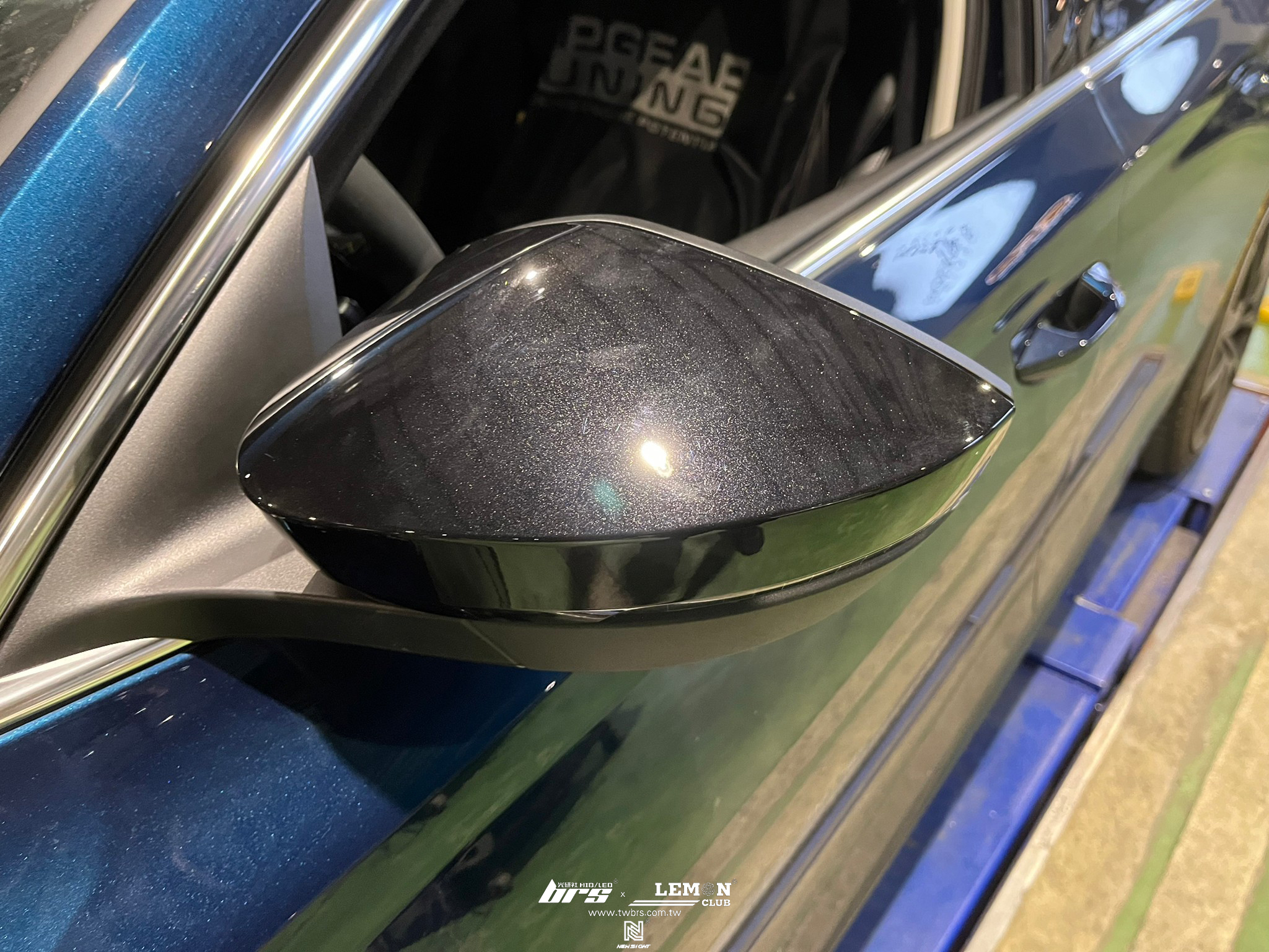 Skoda Octavia 安裝 亮黑盲點後視鏡蓋