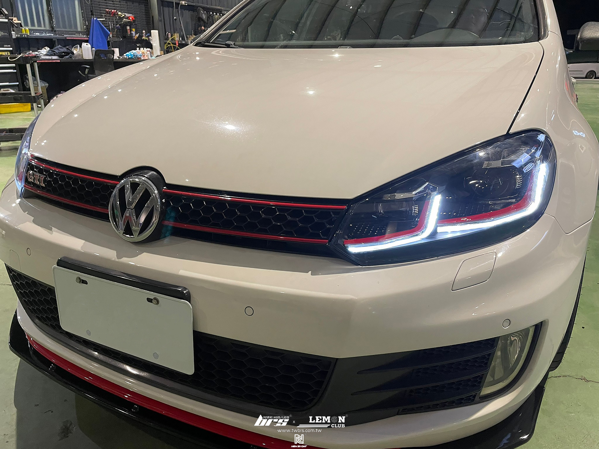 Volkswagen Golf 6 安裝 6改7.5紅線魚眼大燈總成+前下巴+Leyo後雨刷移除塞