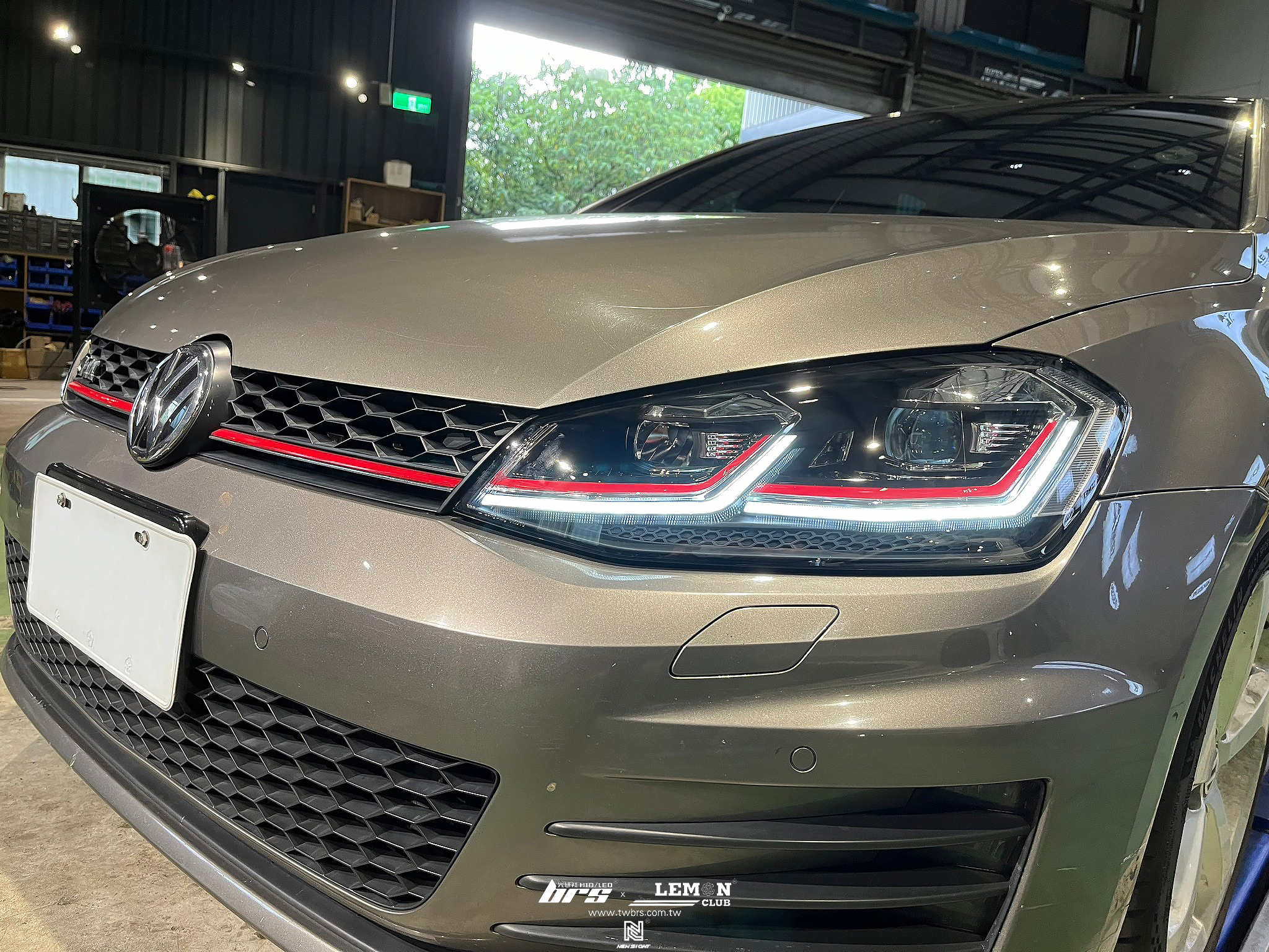 Volkswagen Golf 7 GTI 安裝 7改7.5紅線魚眼大燈總成+大燈HIGHLIGHT SS款(高階款) 6000K+流水LED副廠尾燈