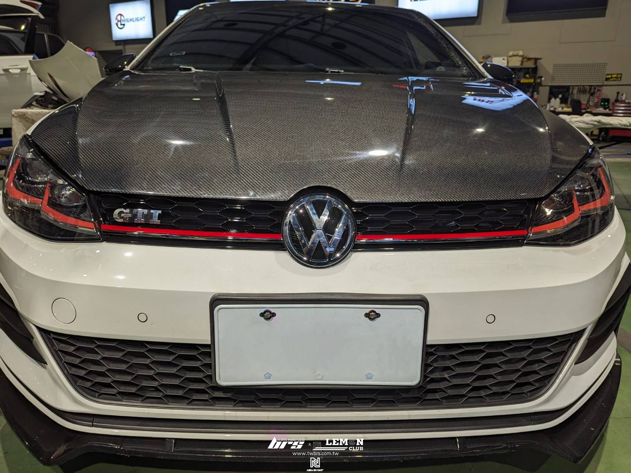 Volkswagen Golf 7.5 安裝 紅線水箱罩+碳纖維引擎蓋