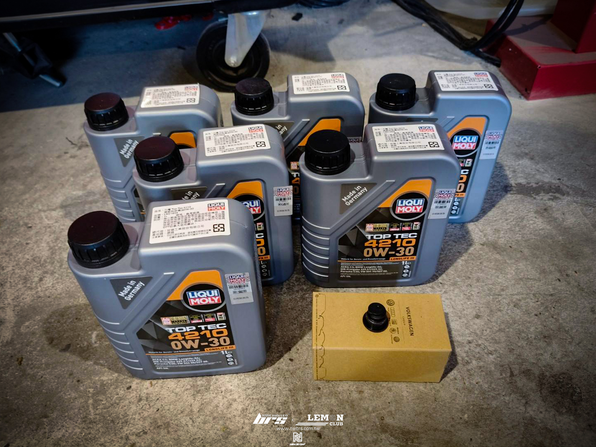 Skoda Superb 保養 德國LIQUI MOLY 0W30頂級機油更換+原廠機油芯更換+原廠洩油螺絲+墊片更換+原廠火星塞更換