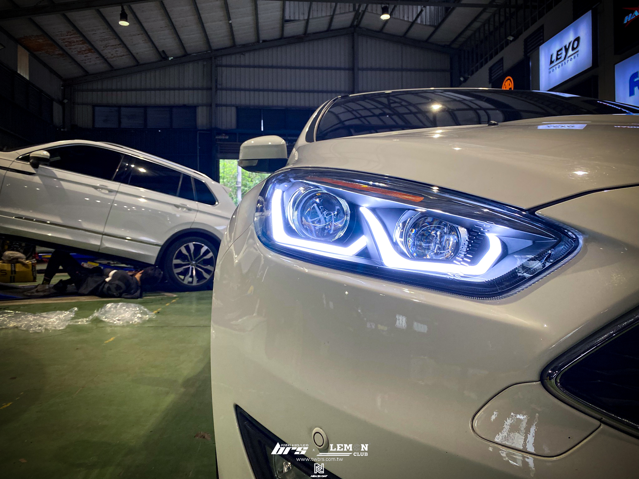 Ford Focus MK3.5 安裝 導光雙U大燈總成