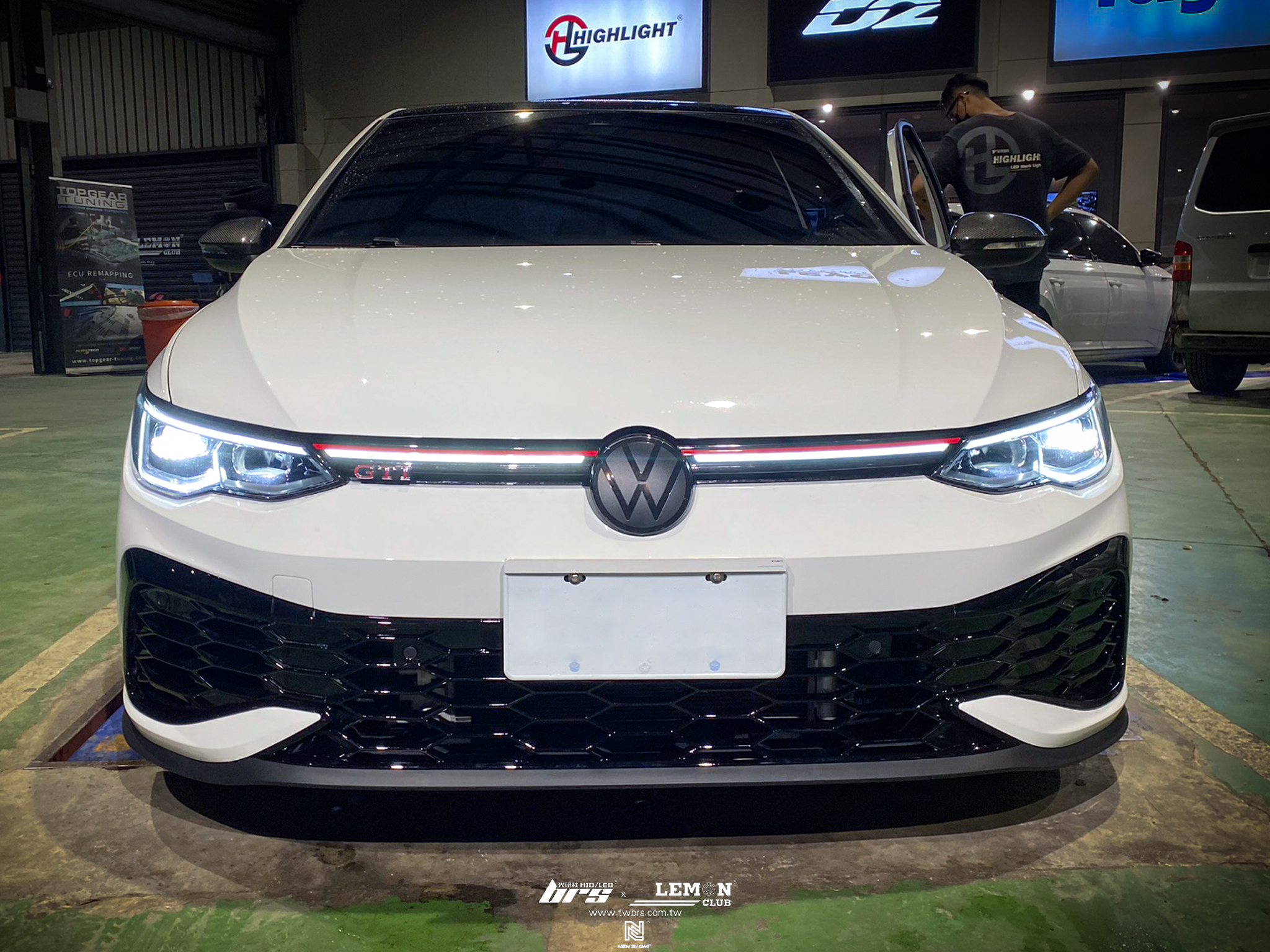Volkswagen Golf 8 GTI 安裝 CS前保桿+夜色套件