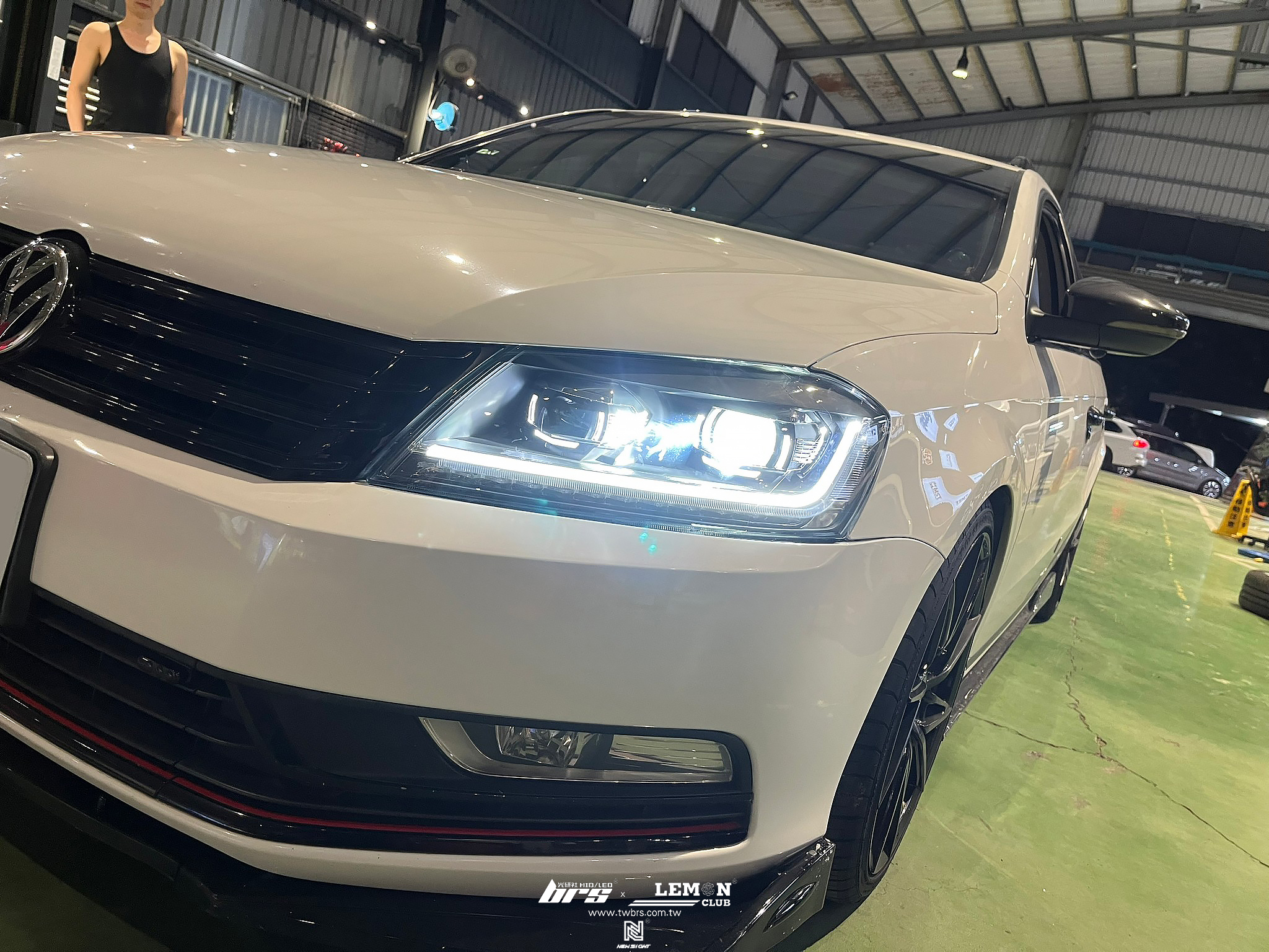 Volkswagen Passat B7 安裝 惡魔眼魚眼大燈總成