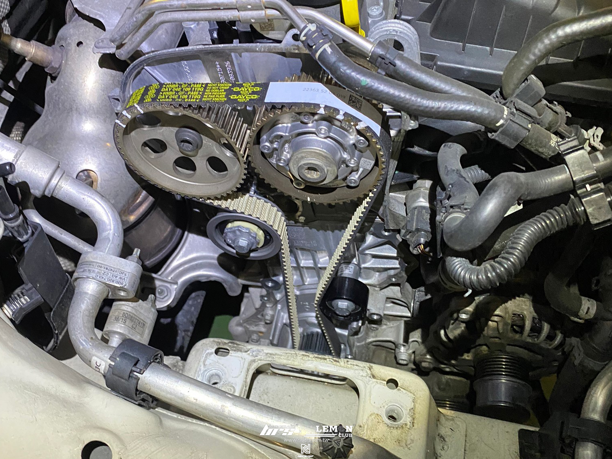 Volkswagen Golf 7 保養(萊茵機油5W30+原廠機油芯+原廠洩油螺絲+墊片+圓場火星塞+正時套組)+節氣門清洗