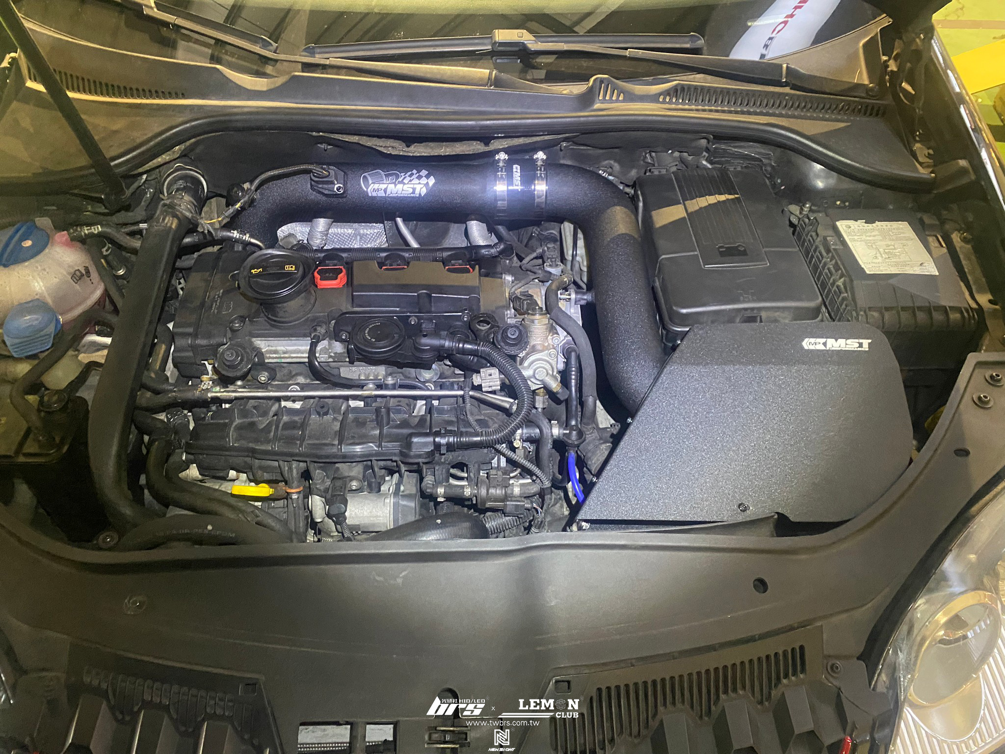 Volkswagen Golf 5 GTI 安裝 MST 進氣系統