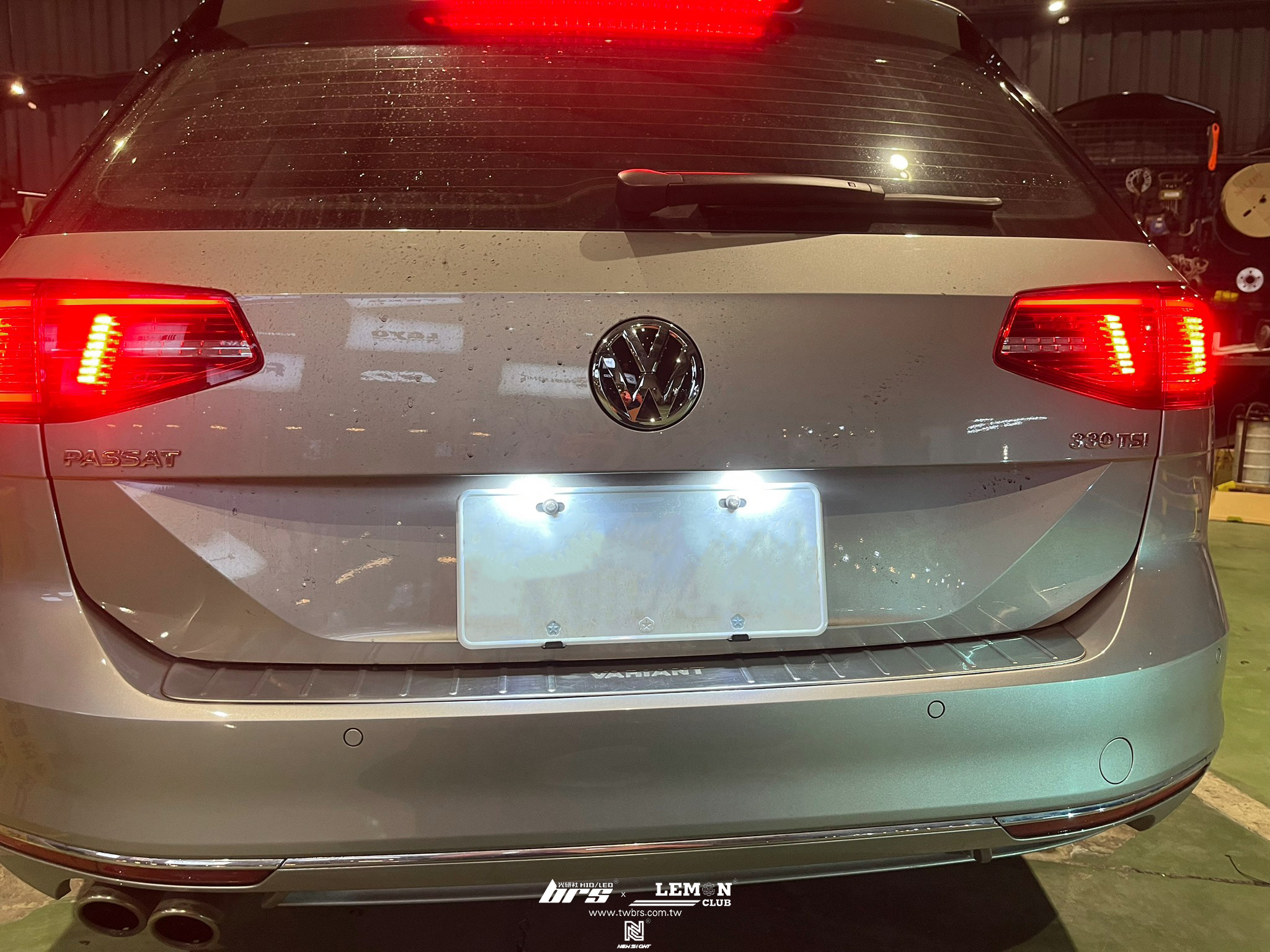 Volkswagen Passat B7 安裝 倒車翻蓋鏡頭+VAG牌照燈