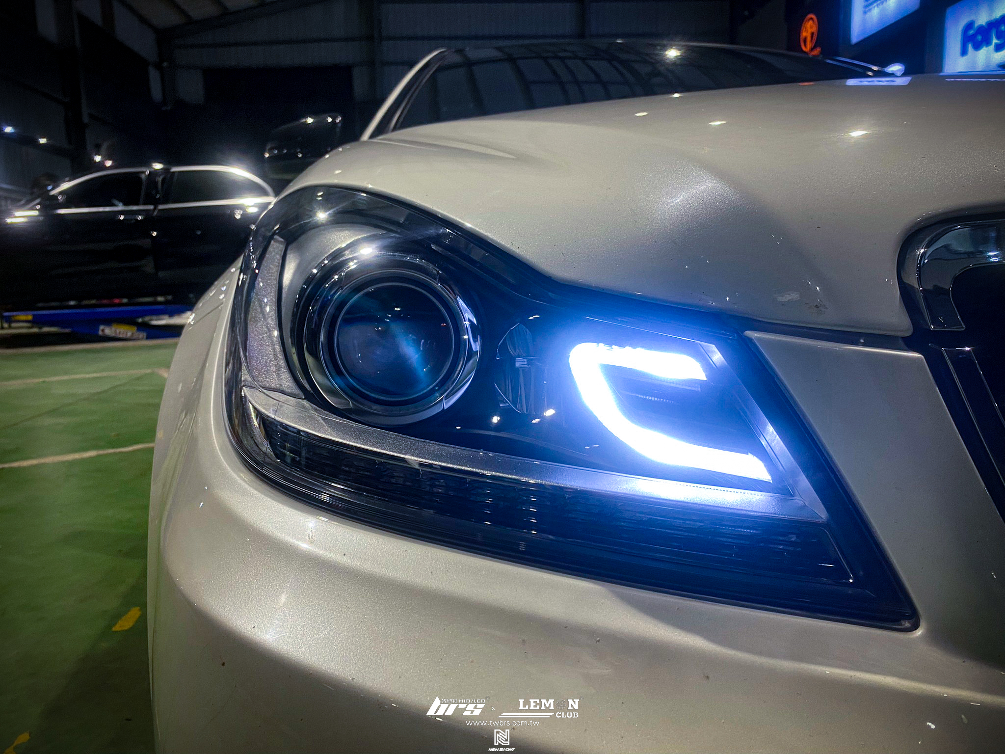 Benz W204 安裝 魚眼大燈總成