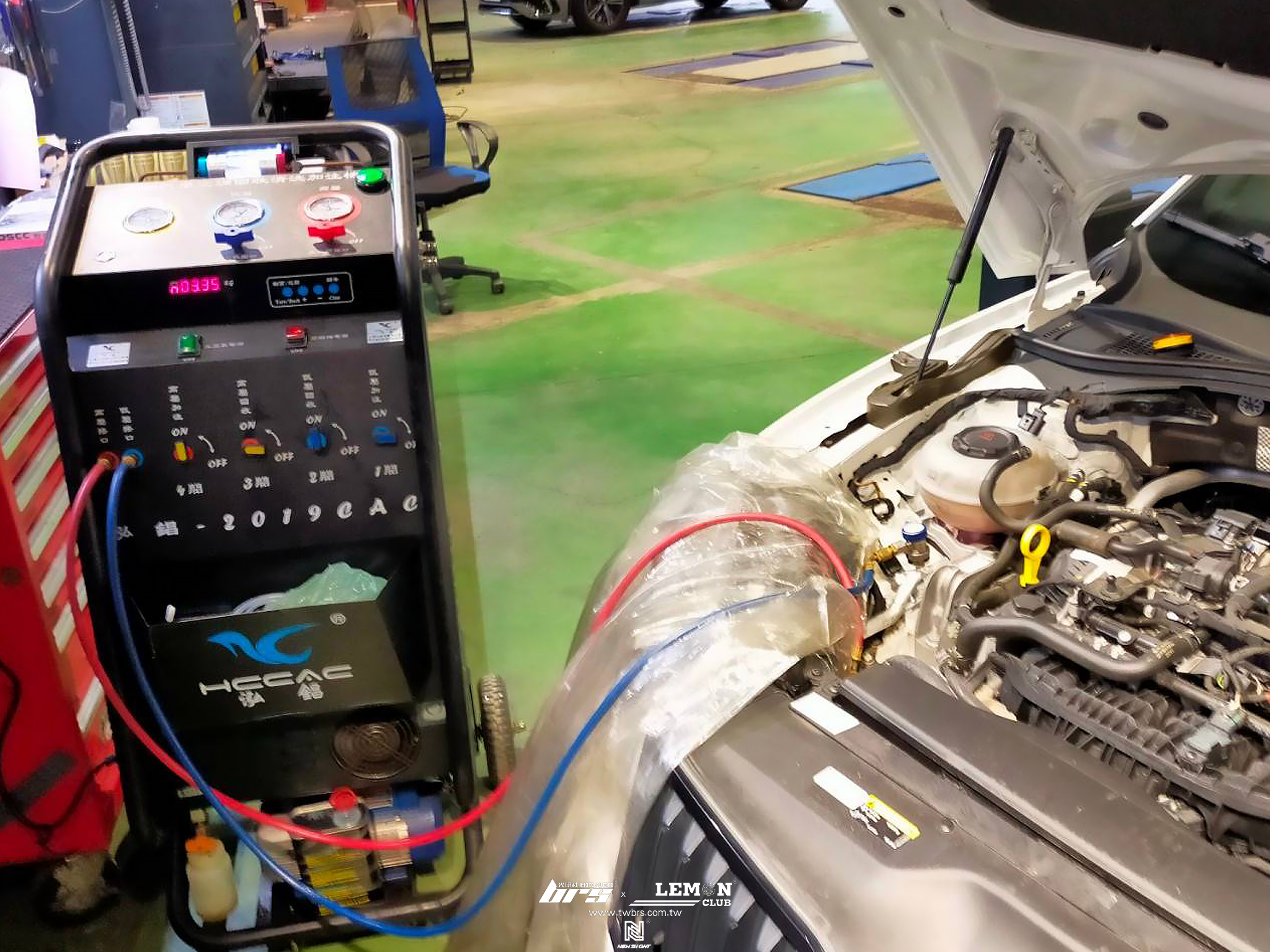 Skoda Superb 保養(原廠機油濾芯更換+原廠變速箱油更換+原廠火星塞+原廠外皮帶+原廠變速箱油)+冷氣清洗+節氣門清洗