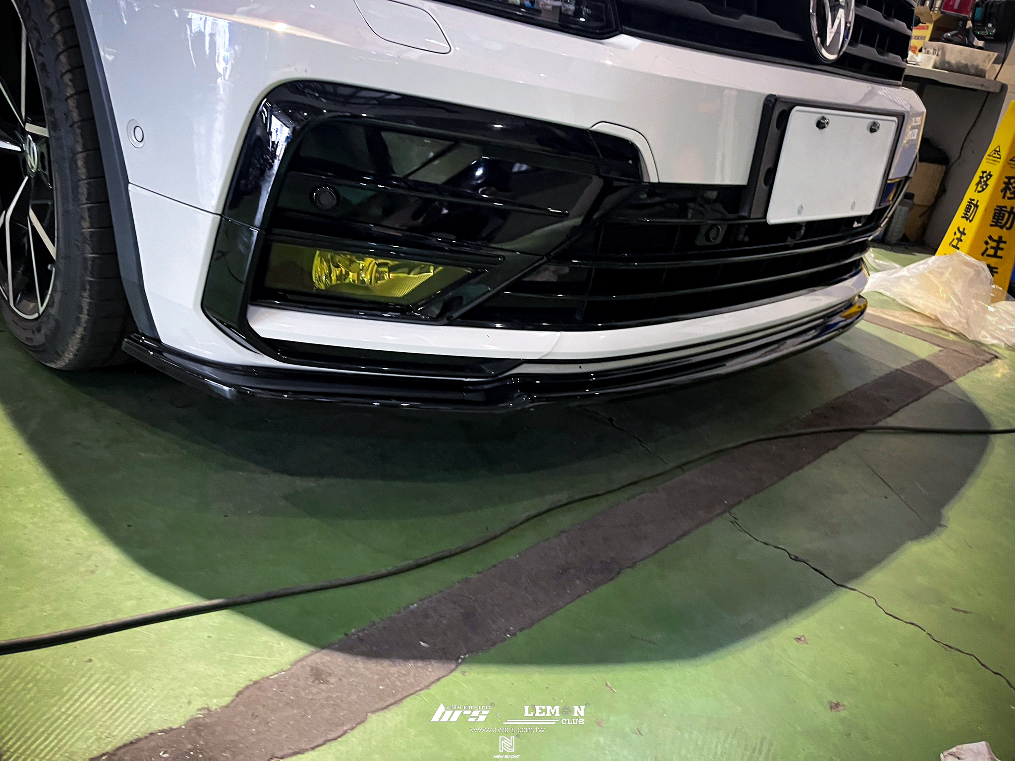 Volkswagen New Tiguan R-Line 安裝 類MAX前下巴