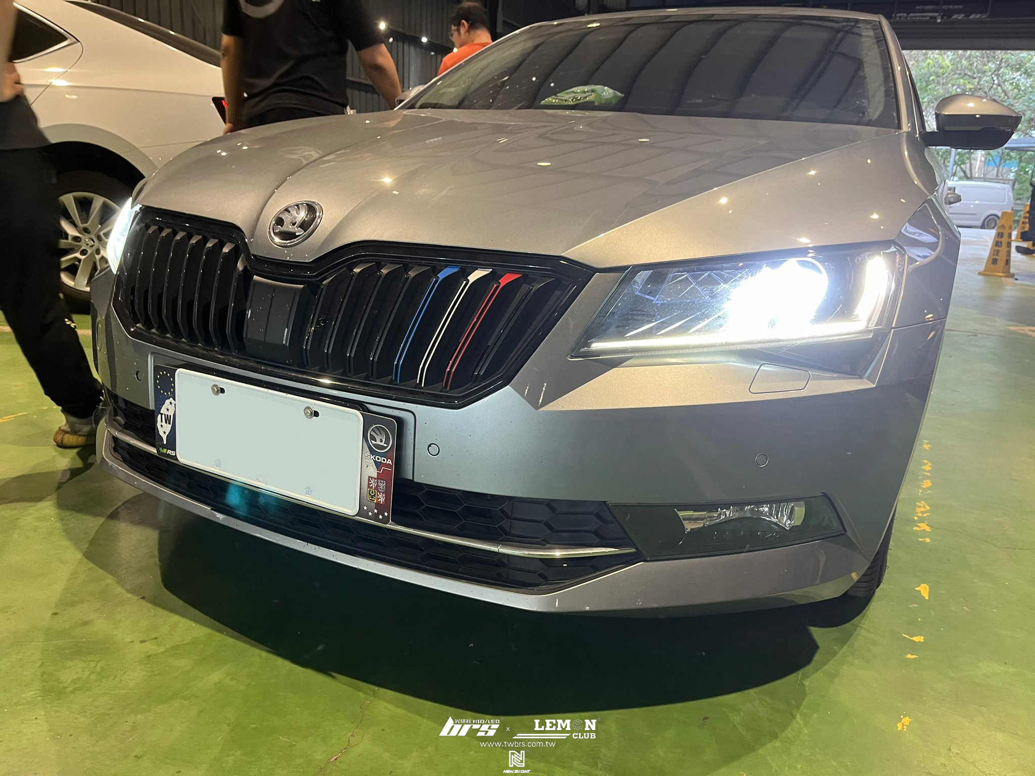 Skoda Superb 安裝 D3S 6500K 高階款LED