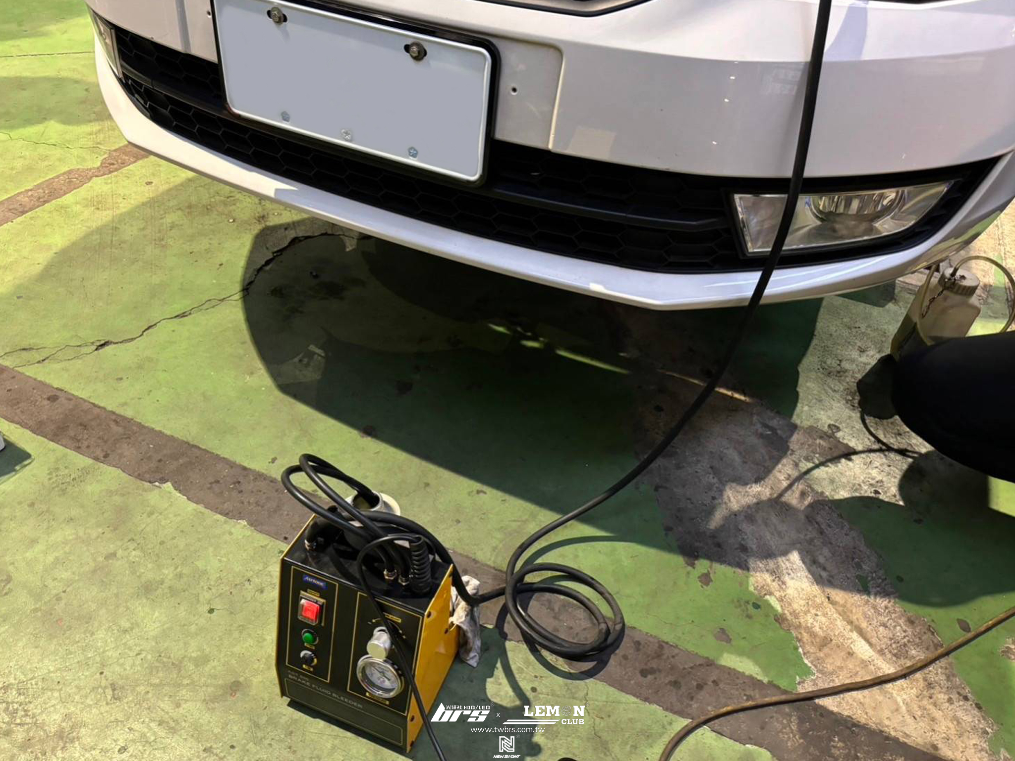 Skoda Octavia 保養(德國Rheinol萊茵機油5W30+原廠機油芯+原廠柴油芯更換+原廠洩油螺絲+原廠閥體油+原廠變速箱油+原廠空氣濾芯+剎車油更換)+Brembo276x24前碟盤更換