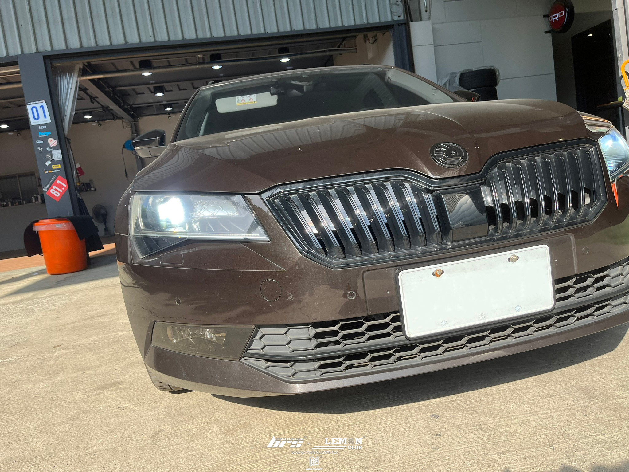 Skoda Superb 安裝 大燈HIGHLIGHT SS款(高階款) 6500K LED-R邊