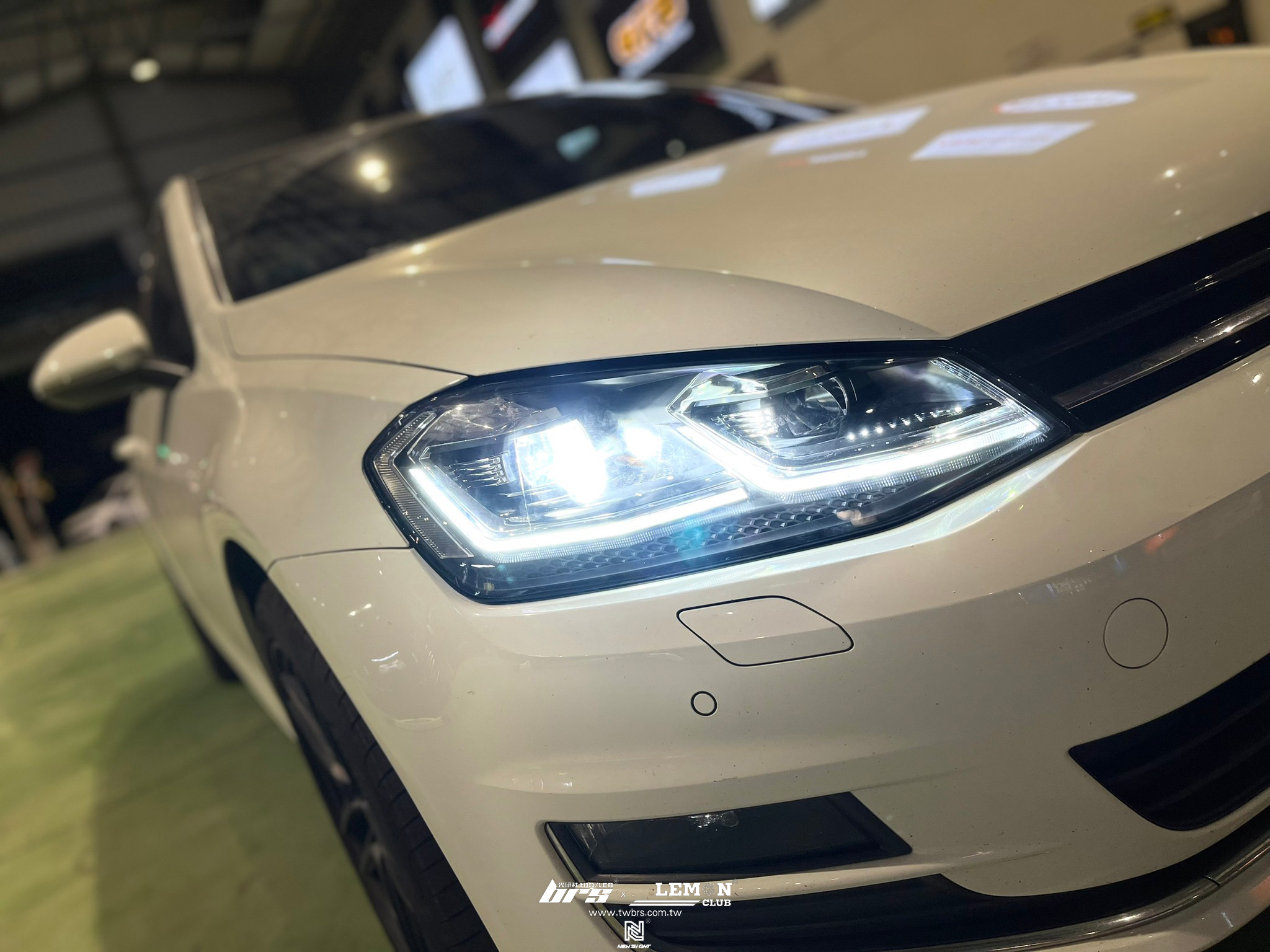 Volkswagen Golf 7 安裝 7改7.5銀線魚眼大燈總成+Highlight SS款(高階款) 6000K LED