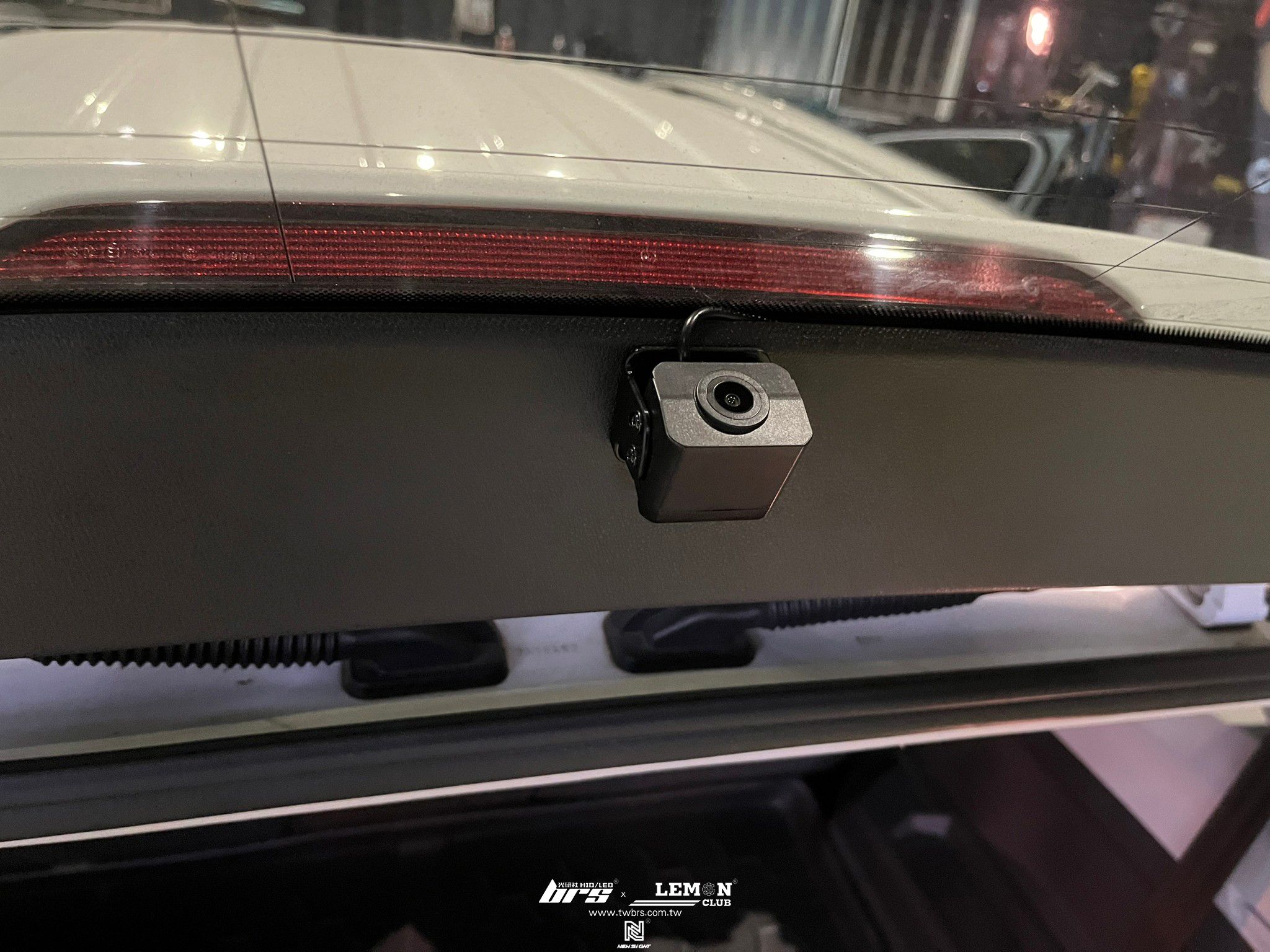 Volkswagen New Tiguan 安裝 DOD RZW988 後視鏡型行車紀錄器