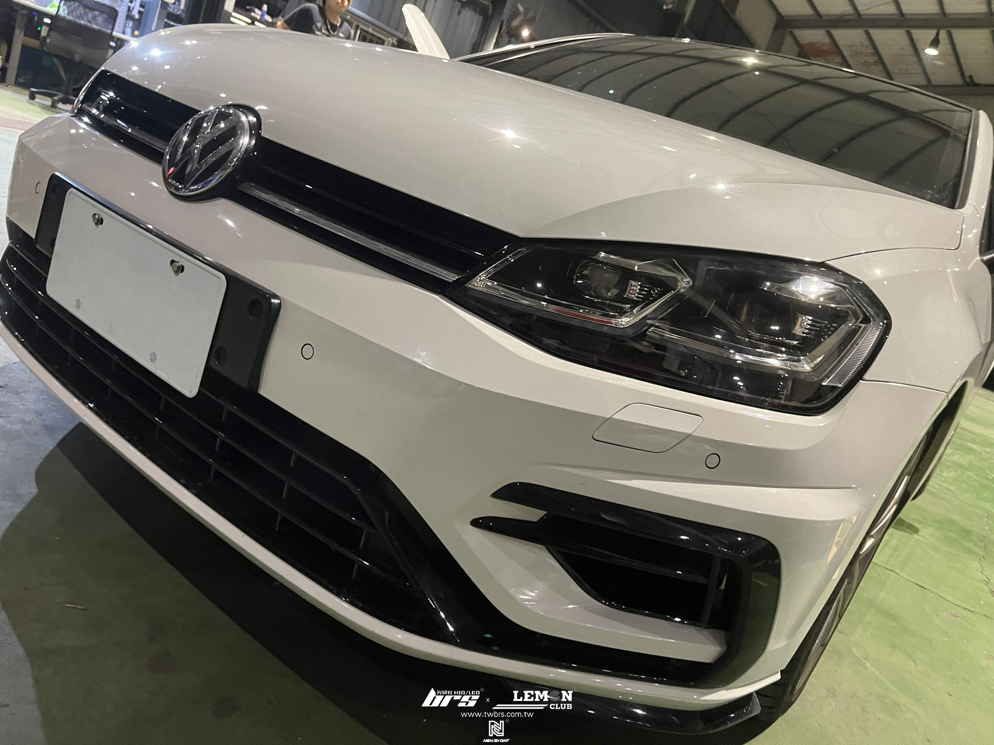 Volkswagen Golf 7 安裝 7改7.5銀線魚眼大燈總成+D2H 6500K 高階款LED