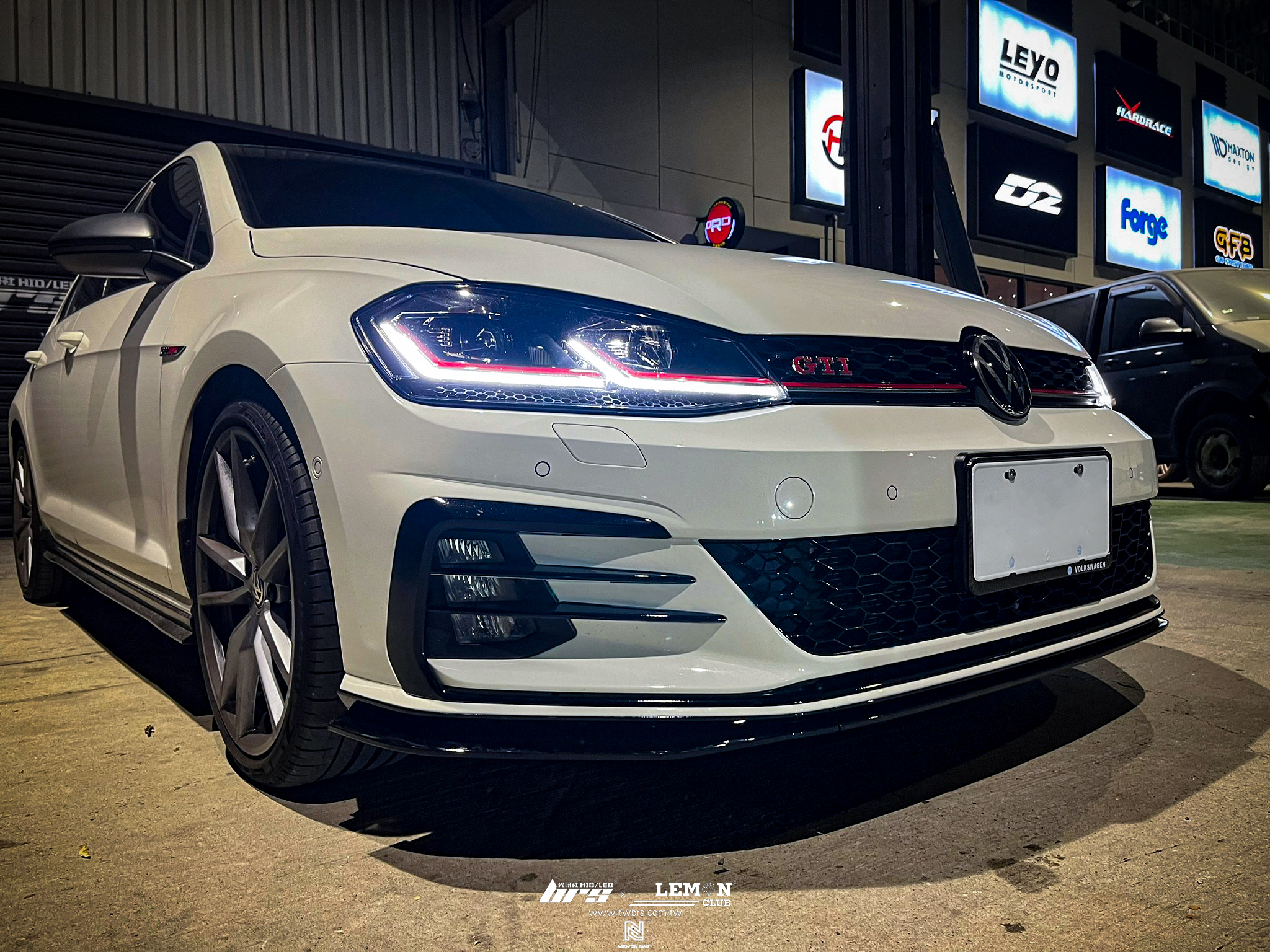 Volkswagen Golf 7.5 GTI 安裝 類TCR三件式前下巴