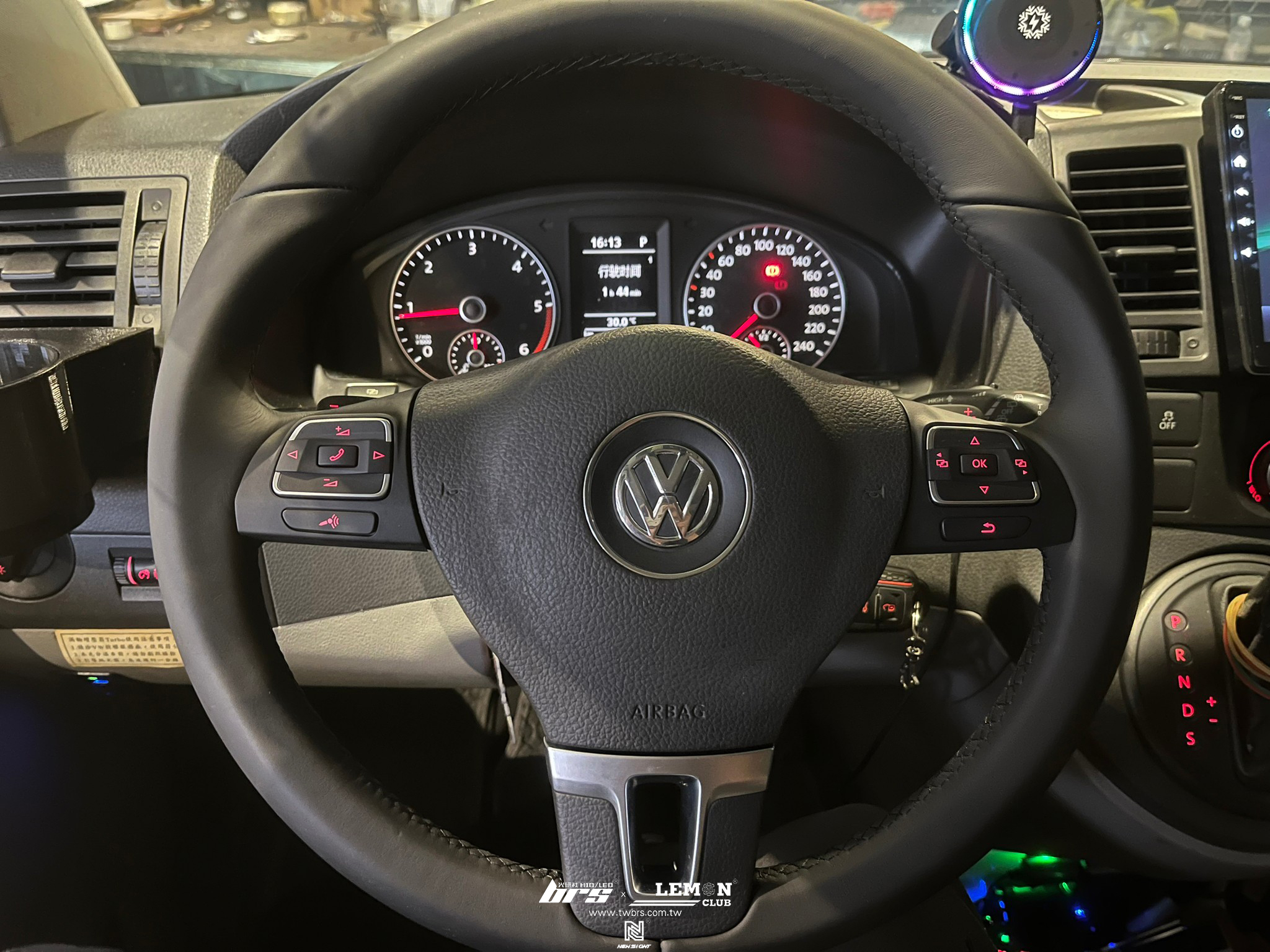 Volkswagen T5 安裝 多功能方向盤