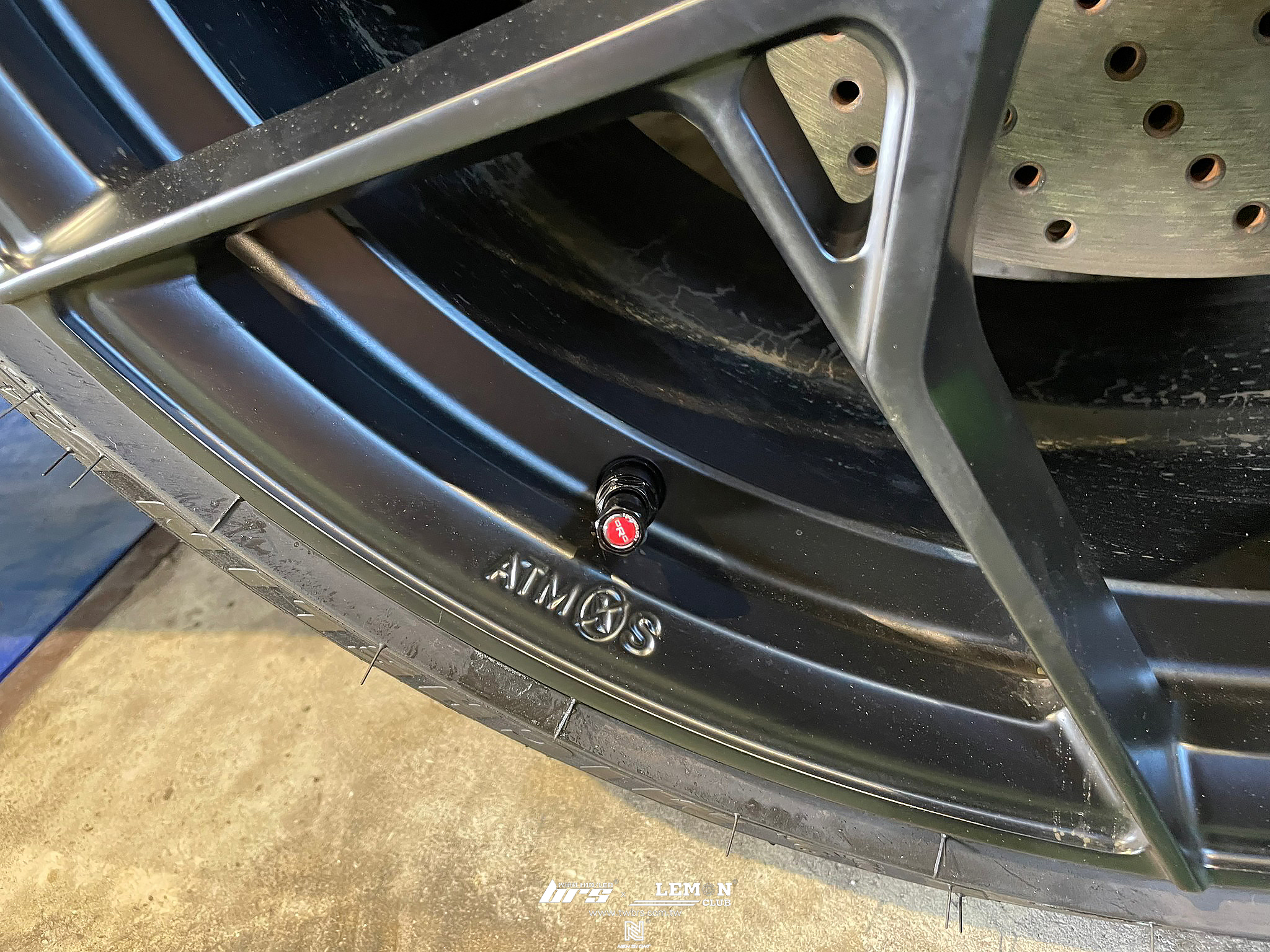 Volkswagen Arteon 安裝 原廠直接式胎壓(二代胎壓)+ORO金屬氣嘴(黑色)+Leyo後雨刷移除塞