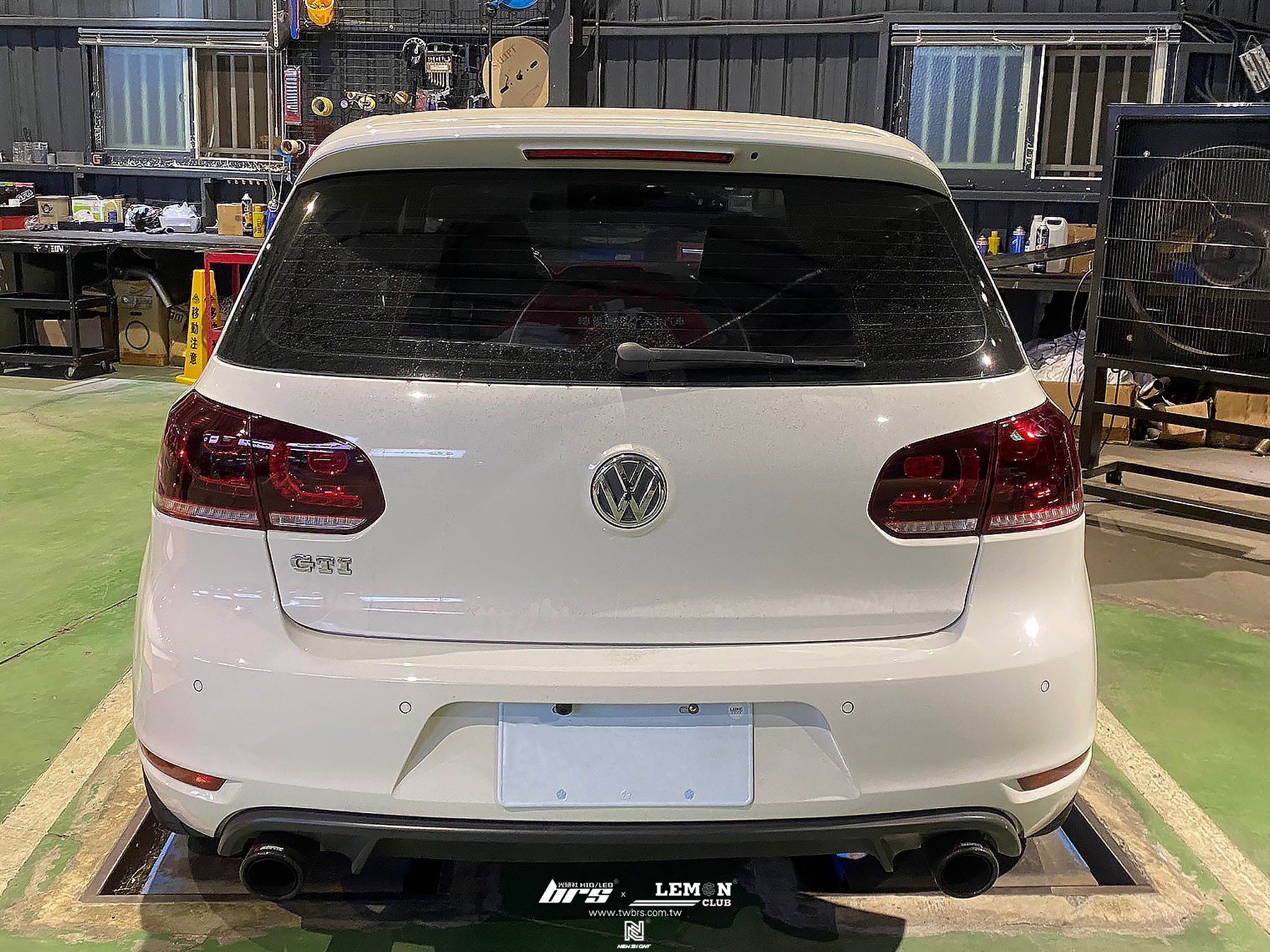Volkswagen Golf 6 GTI 安裝 R20流水LED尾燈