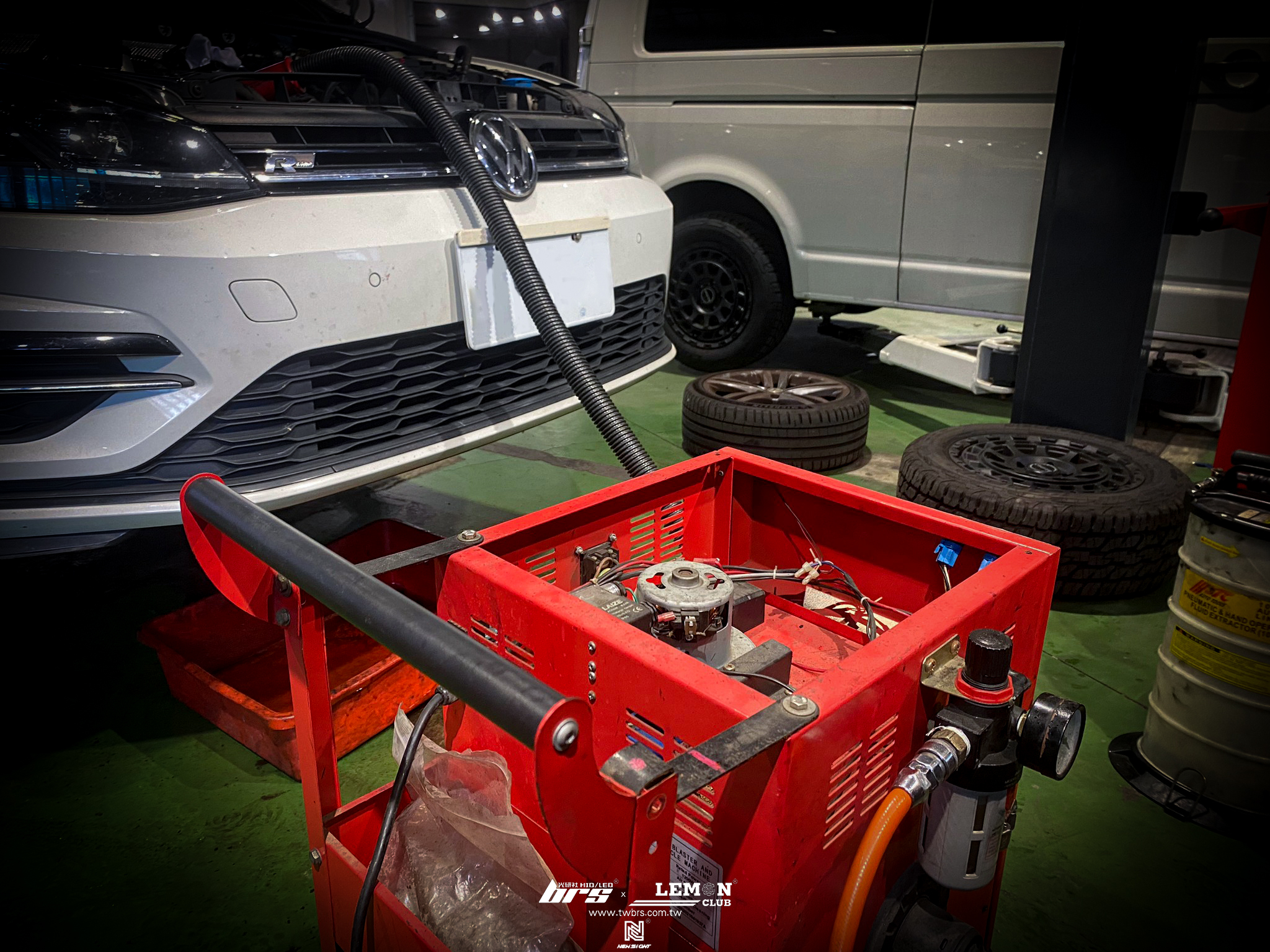 Volkswagen Golf 7.5 Variant 安裝 前Brembo來令片(紅皮)+後Brembo來令片(紅皮)+前Brembo平盤+核桃沙清洗積碳+節氣門清洗