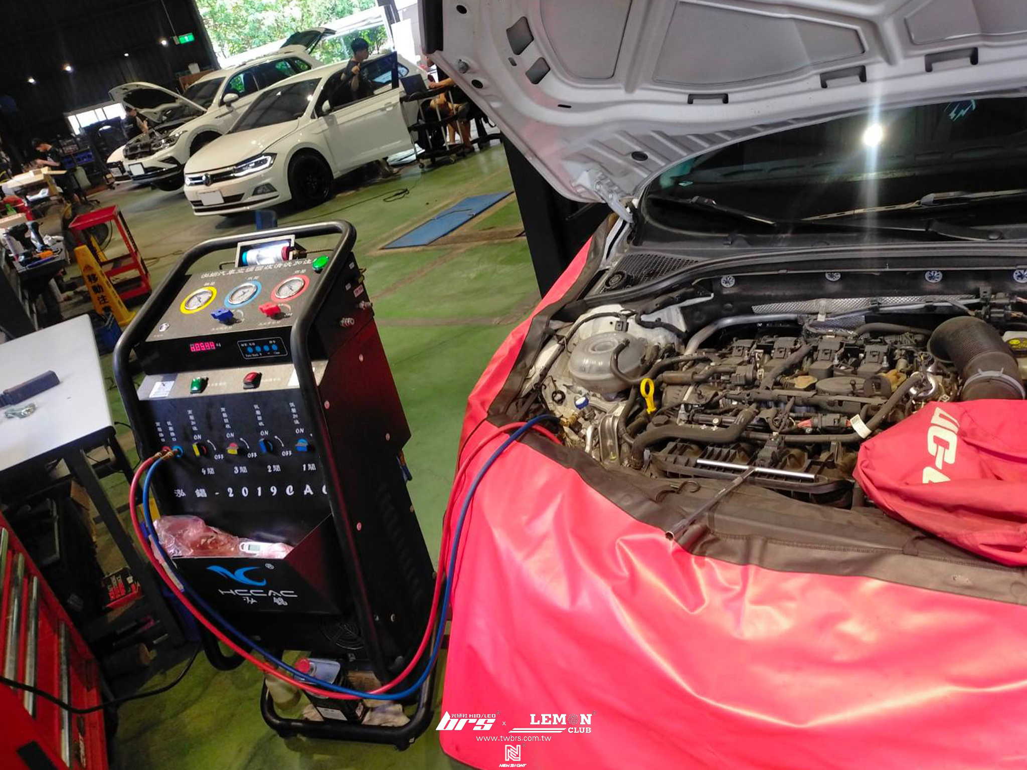 Skoda Octavia 保養(冷凍油+原廠空氣濾芯+杏合醫療級MQB冷氣空調濾芯+原廠變速箱油濾芯+原廠火星塞+原廠外皮帶+差速器油)+冷氣清洗+蒸發器清洗