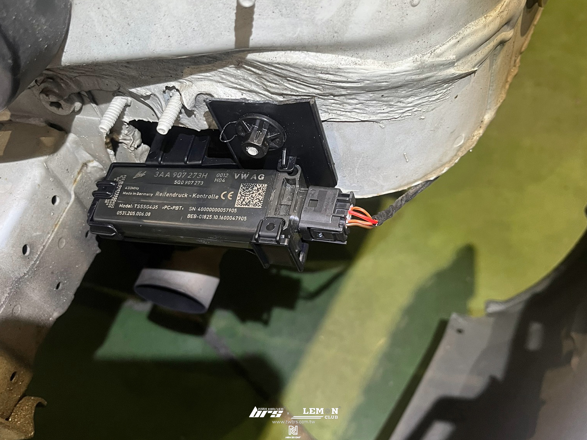 Skoda Octavia 安裝 ACC主動巡航車距控制系統+ABS總泵更換+把手式倒車顯影鏡頭-軌跡板+原廠直接式胎壓系統搭配ORO金屬氣嘴