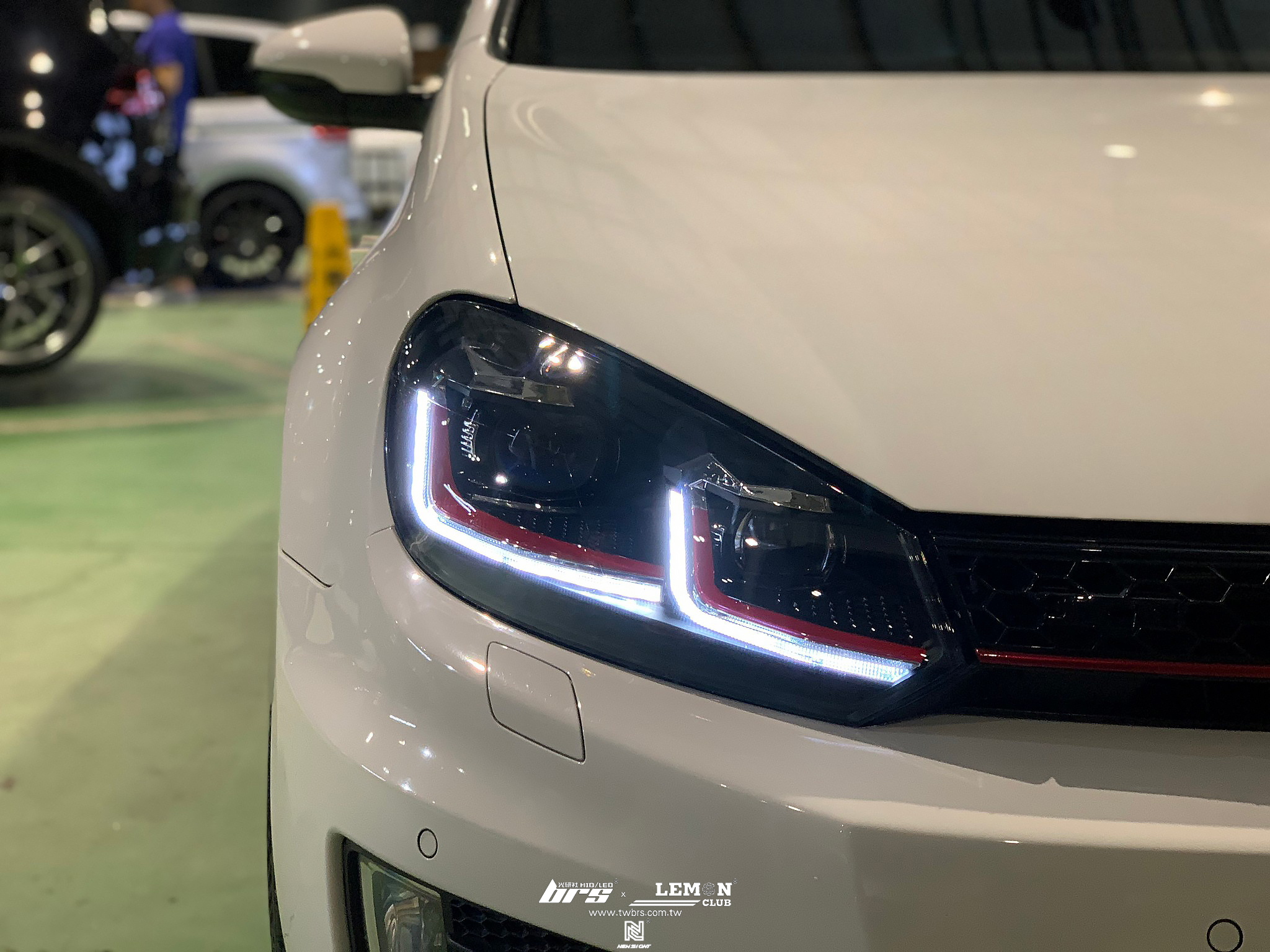 Volkswagen Golf 6 安裝 6改7.5紅線魚眼大燈總成+Highlight SS款(高階款) 6000K LED