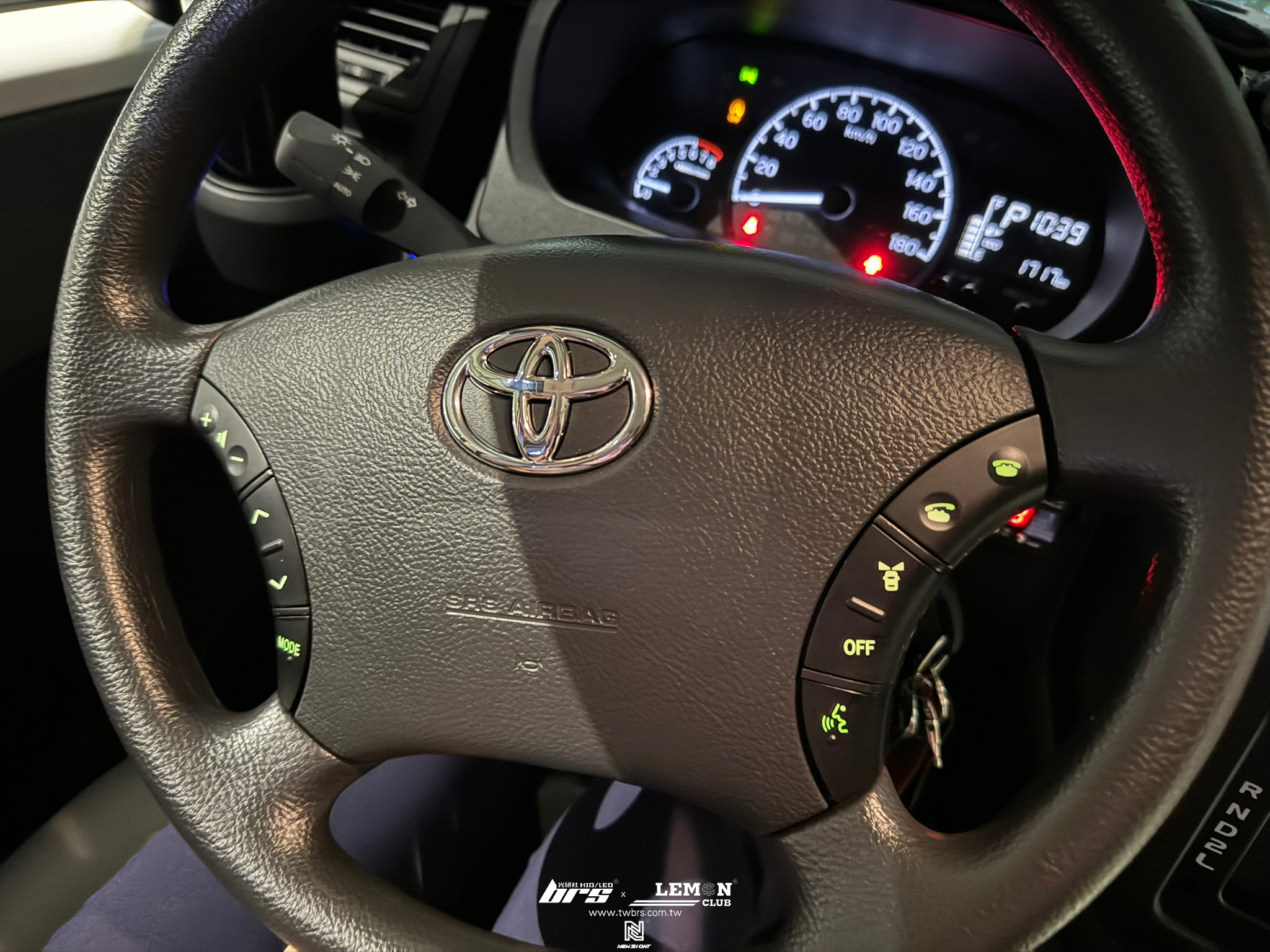 Toyota Town Ace 安裝 8核心 8G+256G 安卓機+原廠方向盤控制鍵