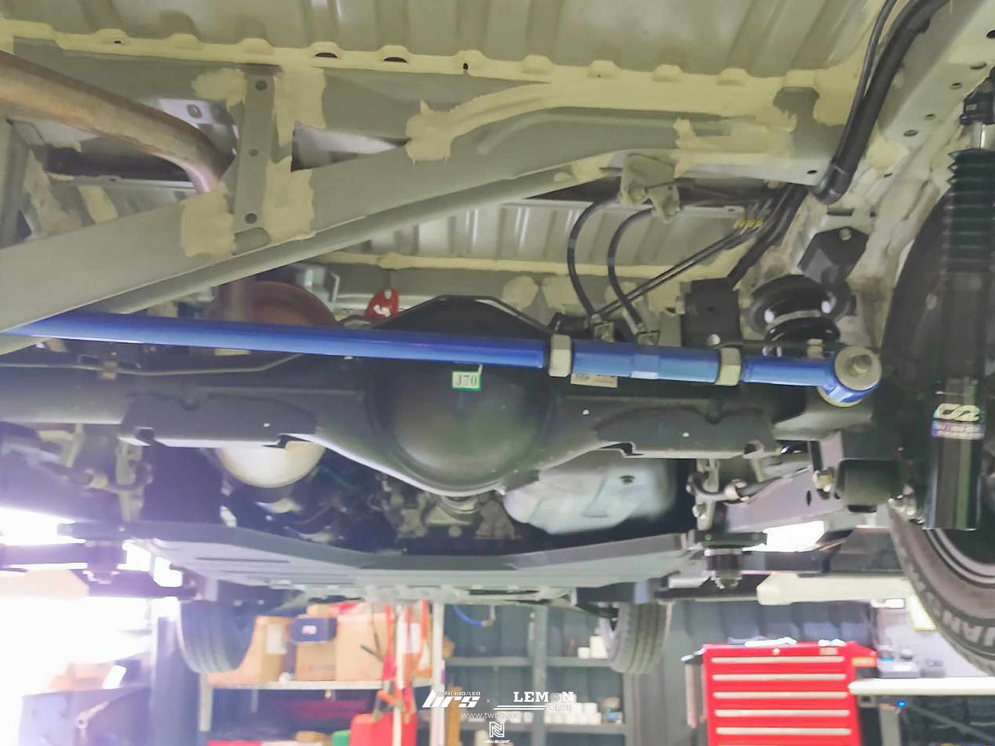 Toyota Town Ace 安裝 D2避震器+HARDRACE 可調式第五連桿+HARDRACE 後彈簧緩衝墊+D1 Spec油門加速器