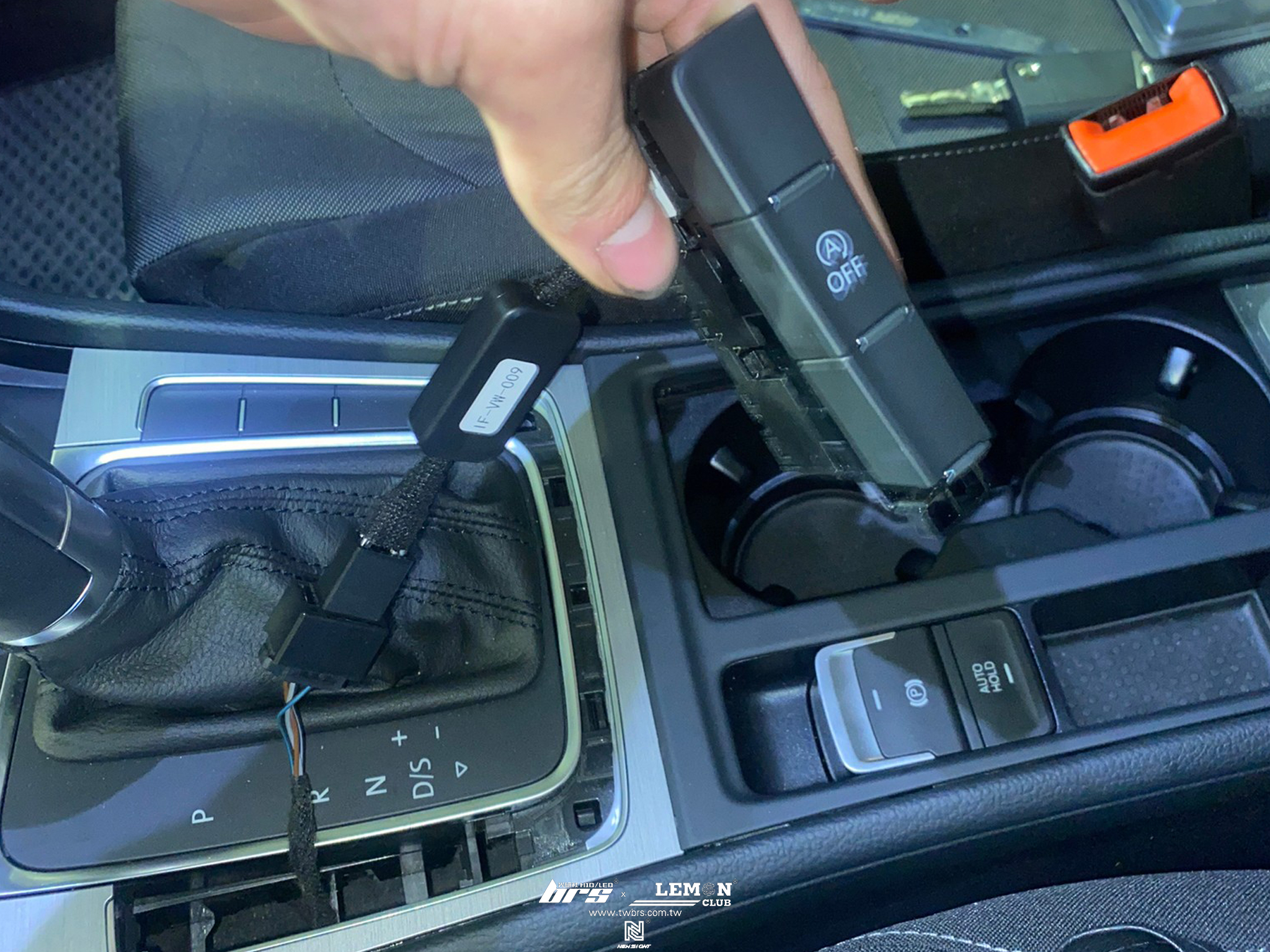 Volkswagen Golf 7 安裝 倒車翻蓋鏡頭-軌跡版+盲點偵測系統+怠速熄火啟停自動關閉器+輪速感知器