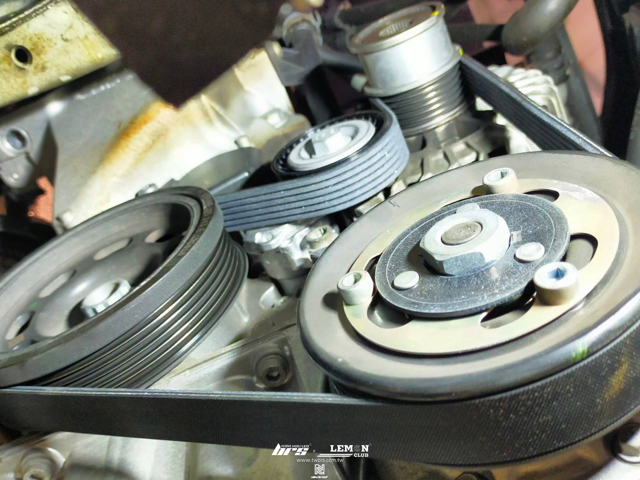 Skoda Superb 保養(萊茵機油5W30+原廠機油芯+原廠洩油螺絲+墊片+原廠變速箱油+原廠閥體油+原廠火星塞+原廠外皮帶)