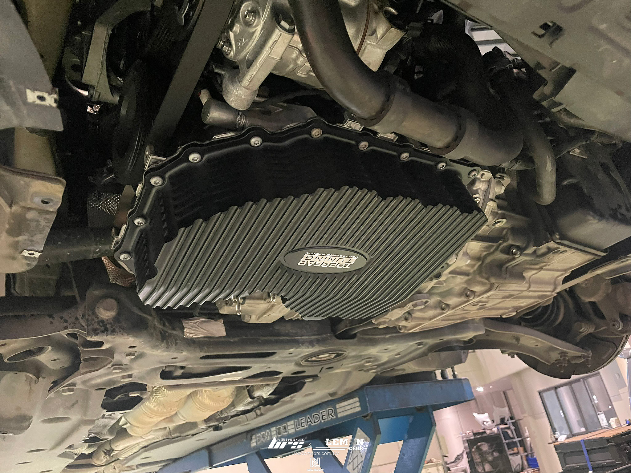 Skoda Superb 安裝 EA888鍛造鋁合金加大油底殼+Forge EA888 渦輪增流管+Forge MQB 進氣加大管