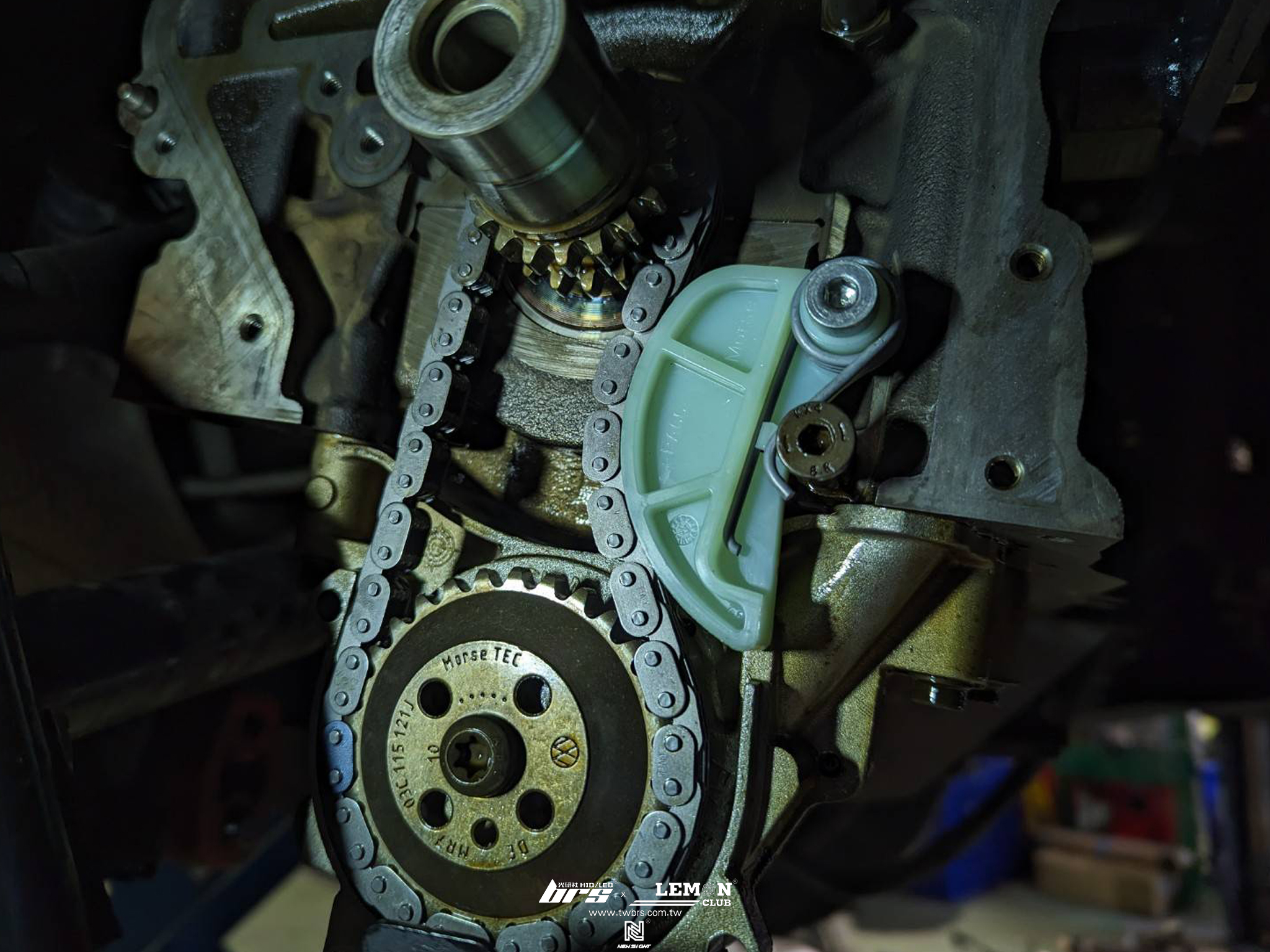 Audi A1 保養 引擎大檢修+汽缸頭整理+水泵浦更換+正時鍊條套件