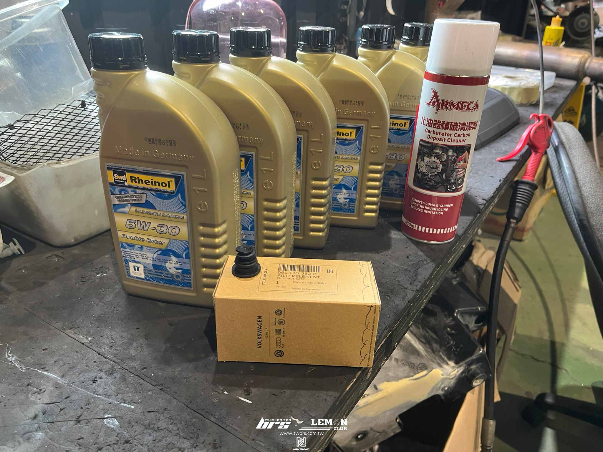 Skoda Superb 保養(Rheinol萊茵機油5W30+原廠機油芯+原廠洩油螺絲+原廠洩油螺絲墊片)