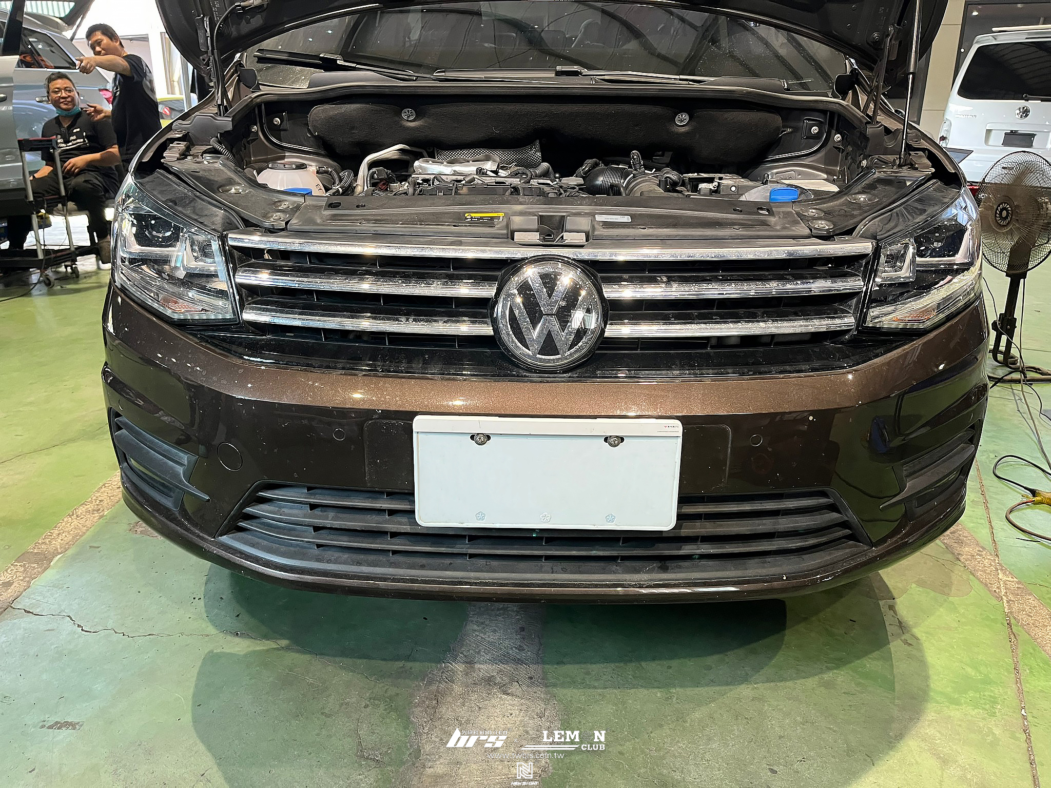 Volkswagen Caddy 安裝 前4顆升級8顆雷達