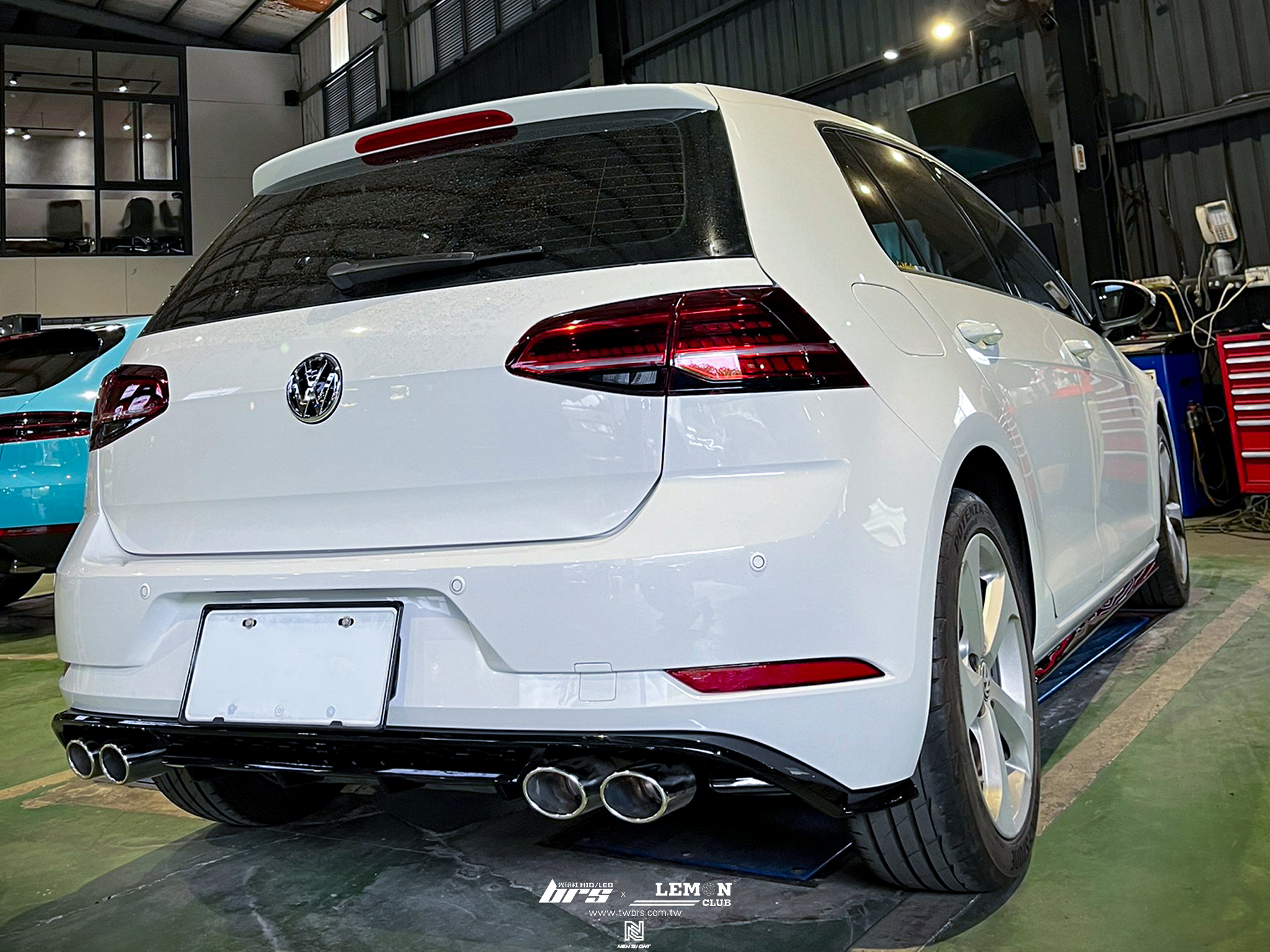 Volkswagen Golf 7 安裝 7改7.5R全車空力套件+7改7.5代副廠流水LED尾燈+倒車翻蓋鏡頭(軌跡版)+靜音型四出排氣管+LED專用牌照燈