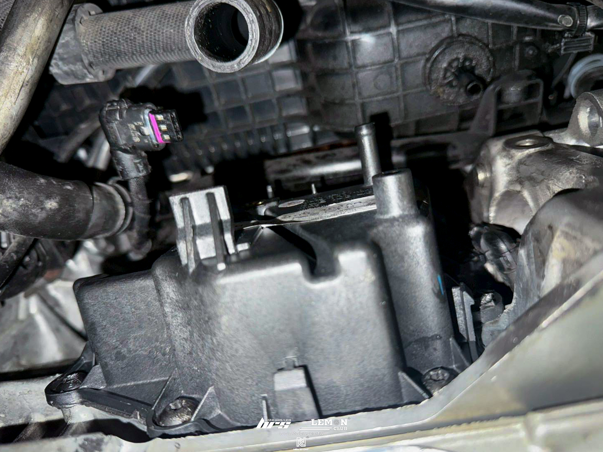 Skoda Superb 安裝 前保桿通風網+原廠油氣分離器更換+原廠G12水箱精更換+檔位感知器更換