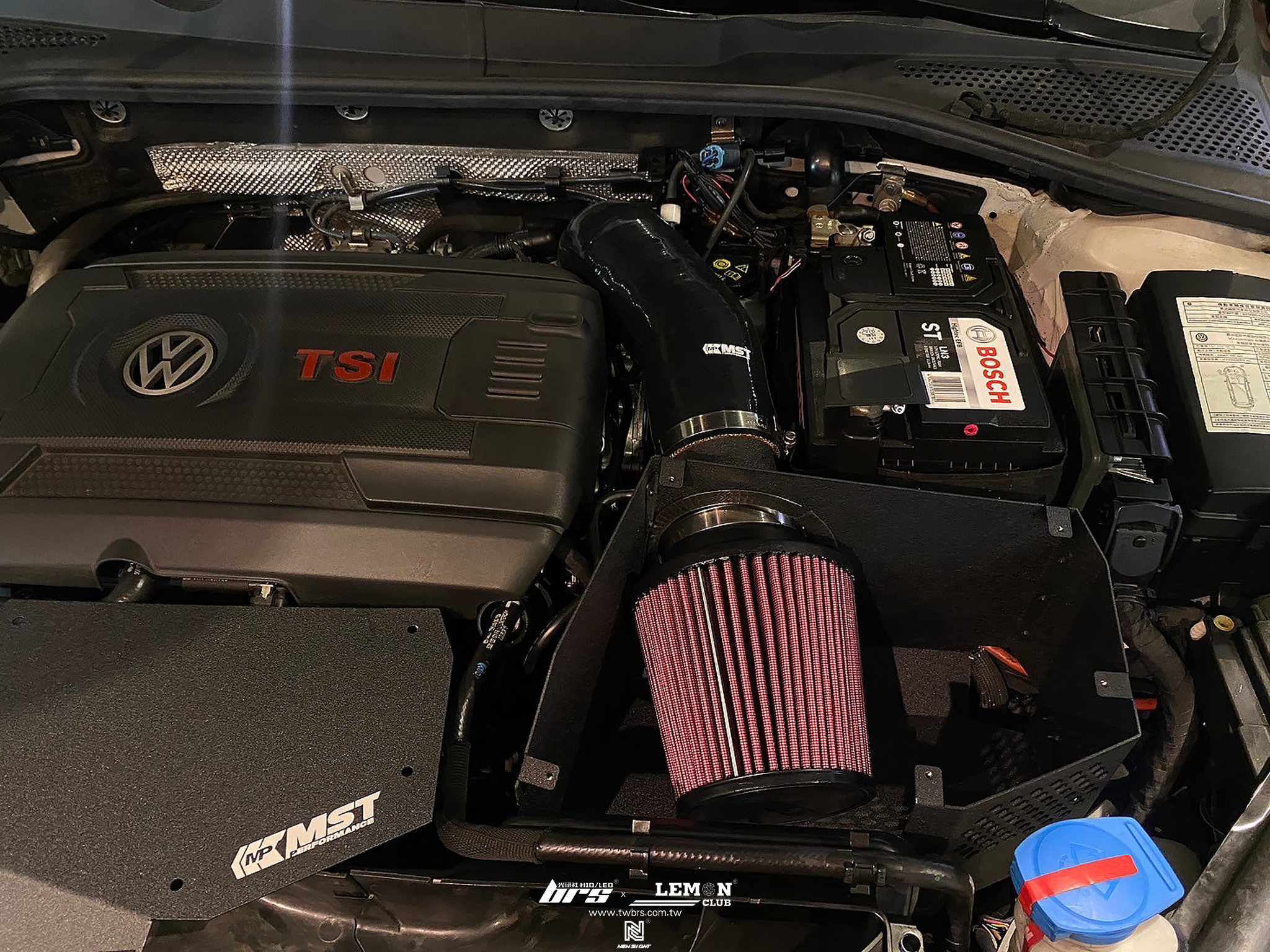 Volkswagen Golf 7.5 GTI 安裝 7.5GTI專用類MAX前下巴+前保桿夜色套件+MST進氣系統