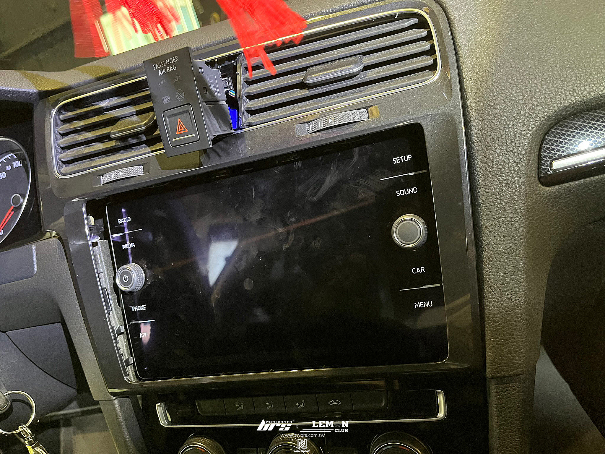 Volkswagen Golf 7 安裝 音響主機螢幕