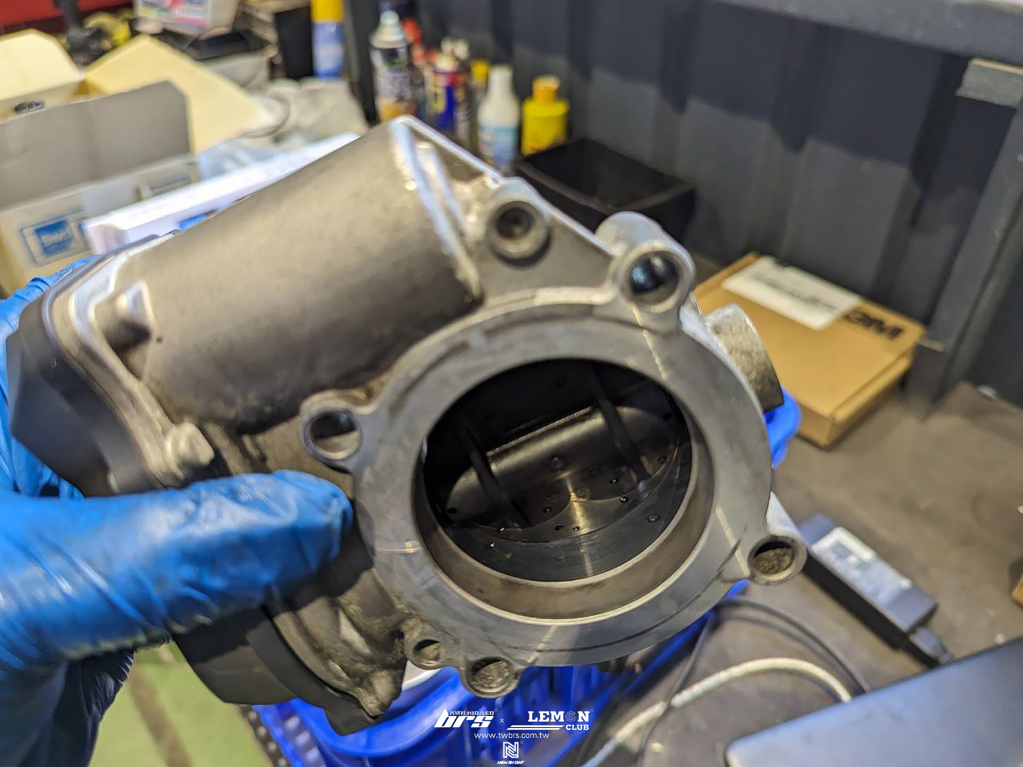 Skoda Superb Combi 保養(原廠火星塞+萊茵機油5W30+DOT4號剎車油+原廠空氣濾芯+杏合醫療級MQB冷氣空調濾芯+原廠機油芯)+節氣門清洗