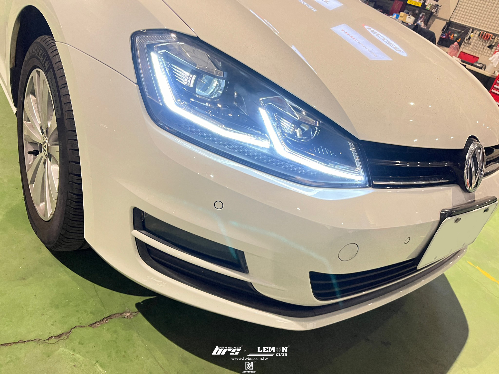 Volkswagen Golf 7 安裝 7改7.5銀線魚眼大燈總成