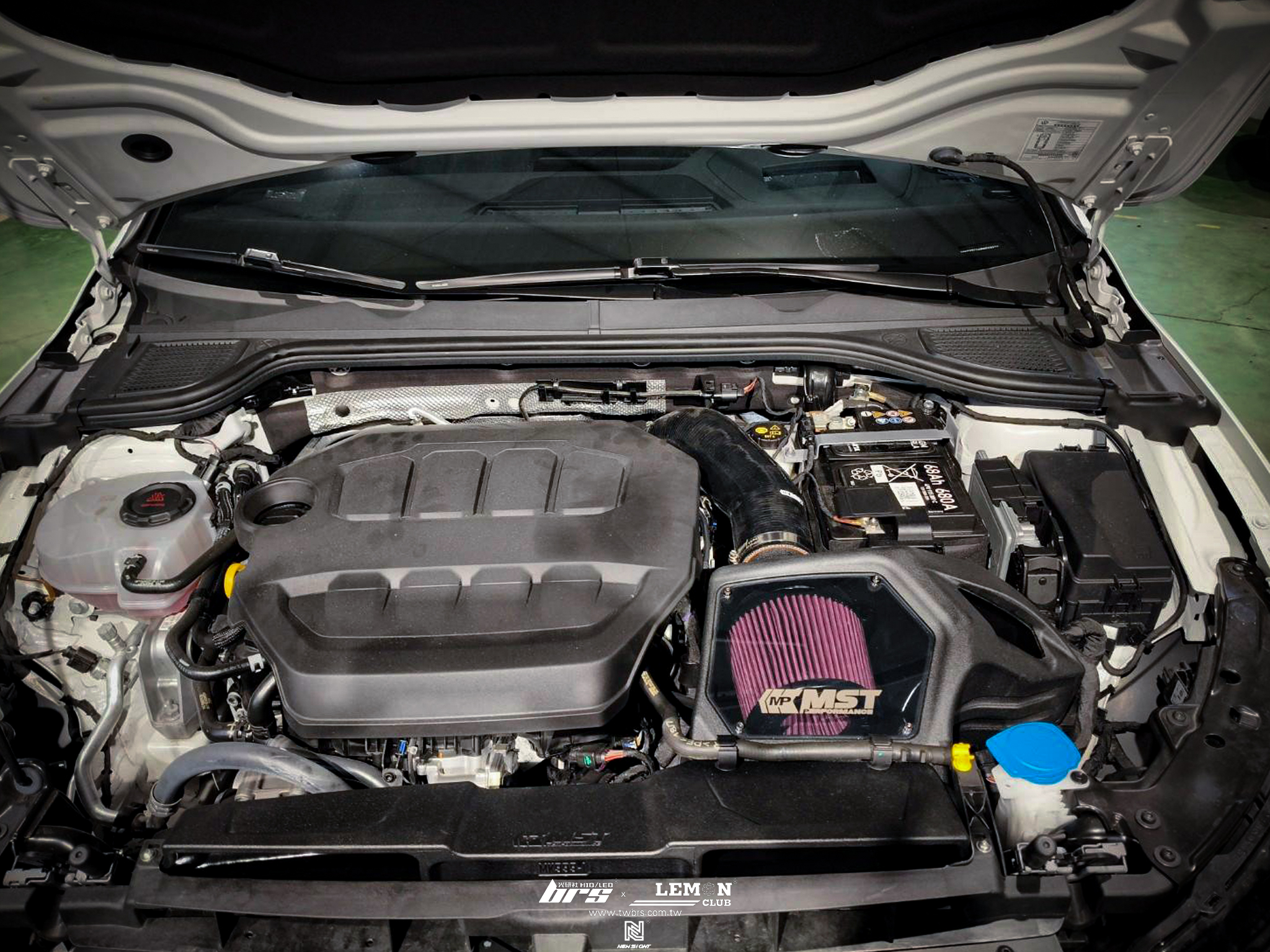 Volkswagen Golf 8 安裝 EA888 EVO4 MST 進氣系統