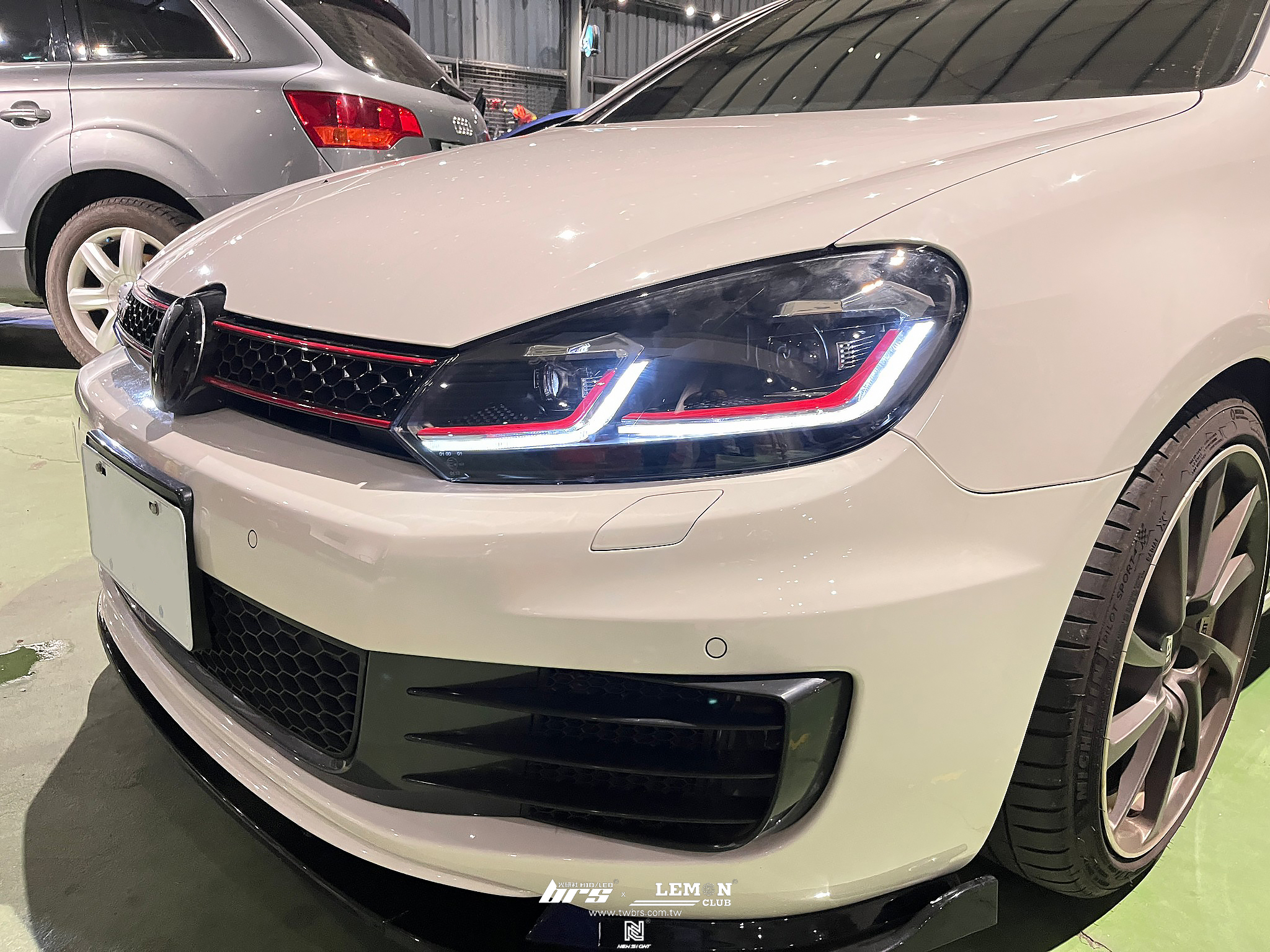 Volkswagen Golf 安裝 6改7.5紅線魚眼大燈總成+HIGHLIGHT SS款(高階款) 6500K LED